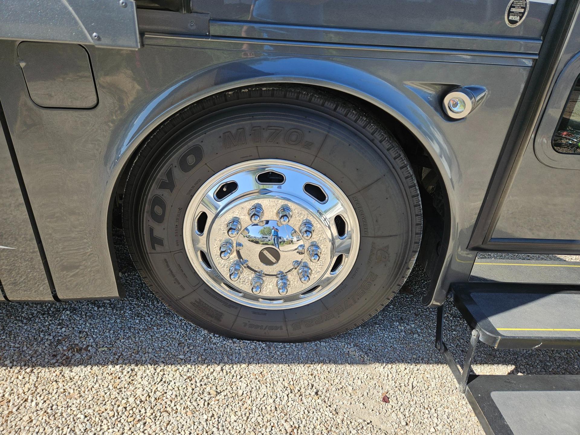 2015 Tiffin Motor Home 2015 Tiffin Motor Home Phaeton - thumbnail 64