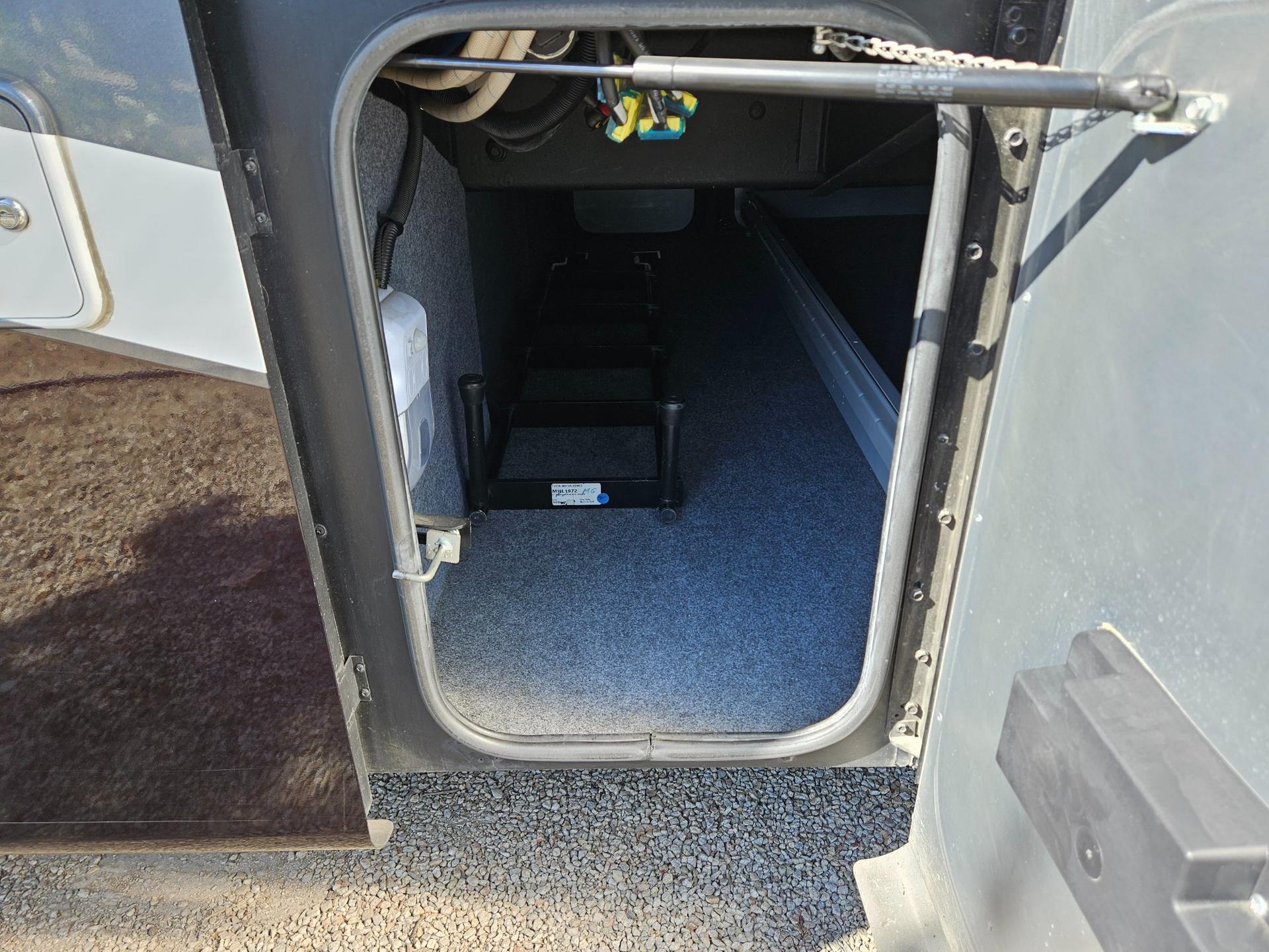 2015 Tiffin Motor Home 2015 Tiffin Motor Home Phaeton - thumbnail 68