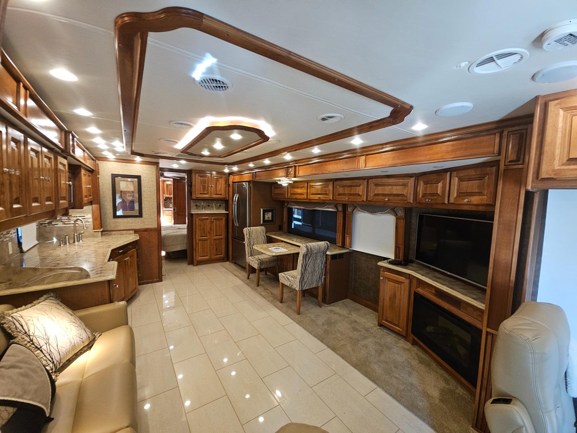 2015 Tiffin Motor Home 2015 Tiffin Motor Home Phaeton - thumbnail 5
