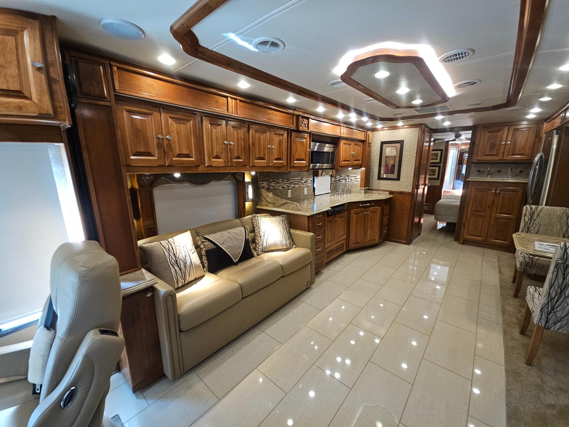 2015 Tiffin Motor Home 2015 Tiffin Motor Home Phaeton - thumbnail 6