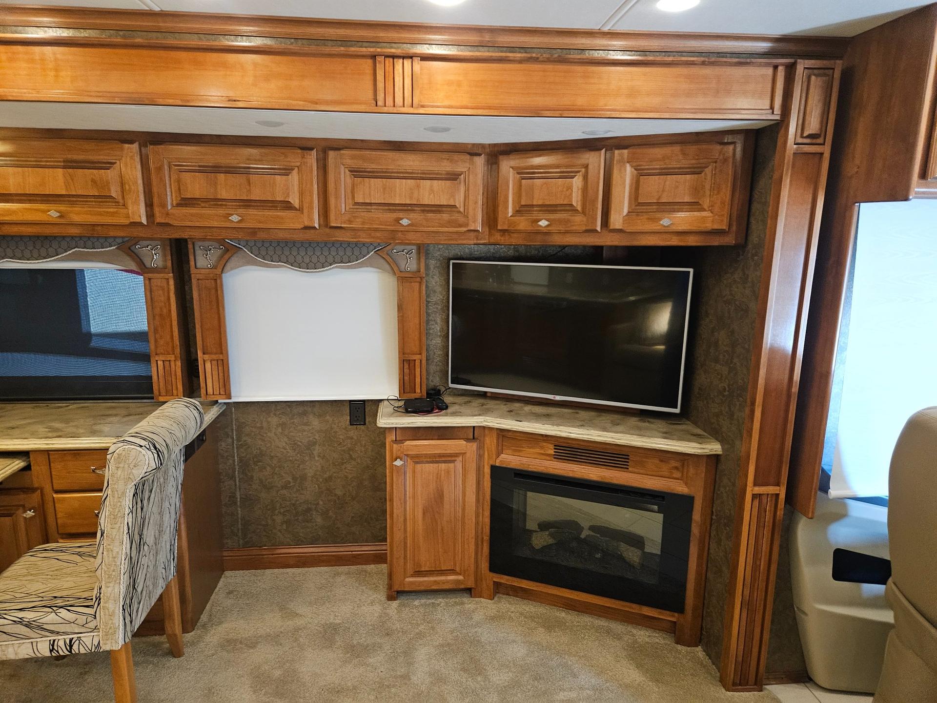 2015 Tiffin Motor Home 2015 Tiffin Motor Home Phaeton - thumbnail 7