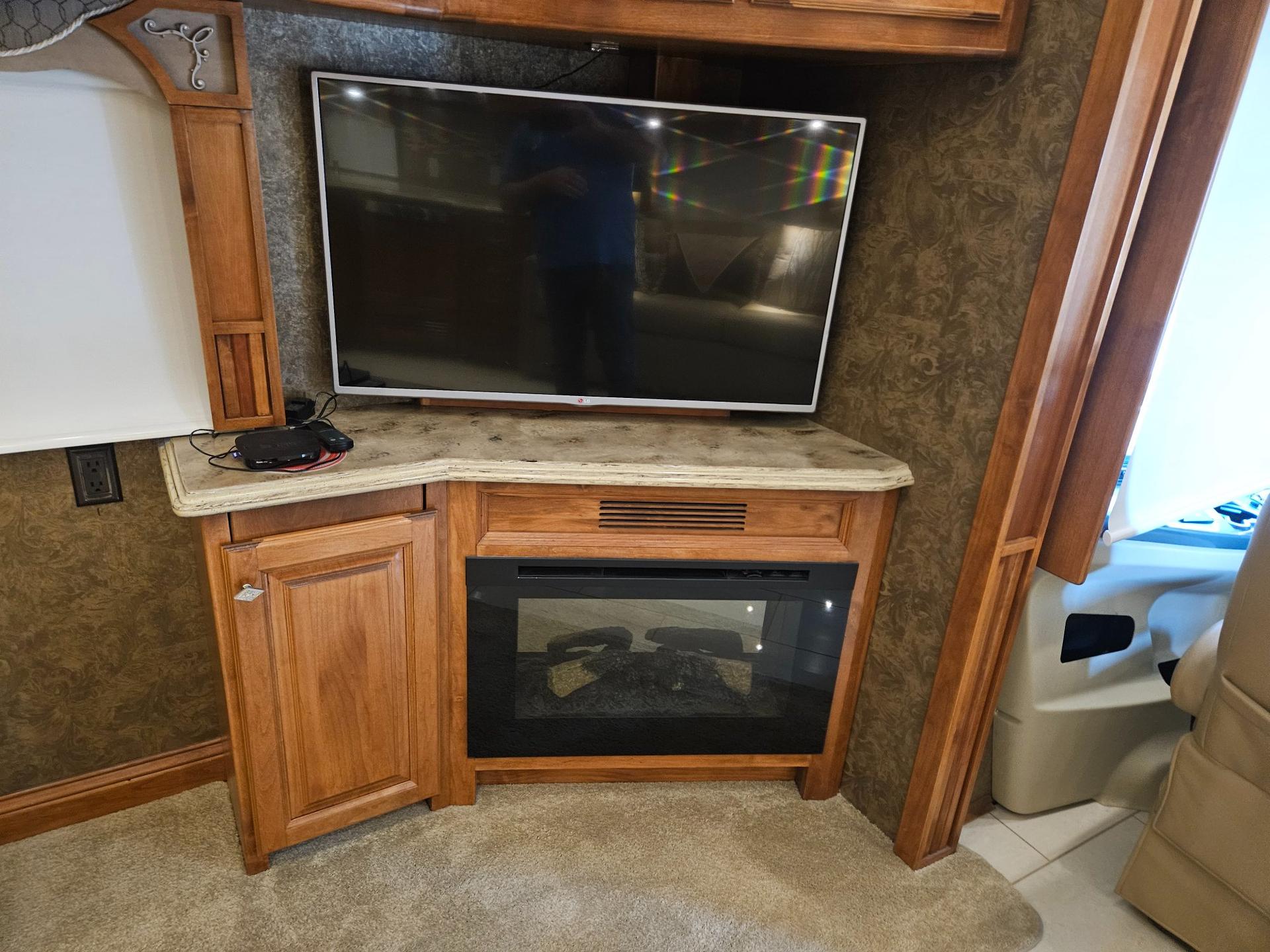 2015 Tiffin Motor Home 2015 Tiffin Motor Home Phaeton - thumbnail 8