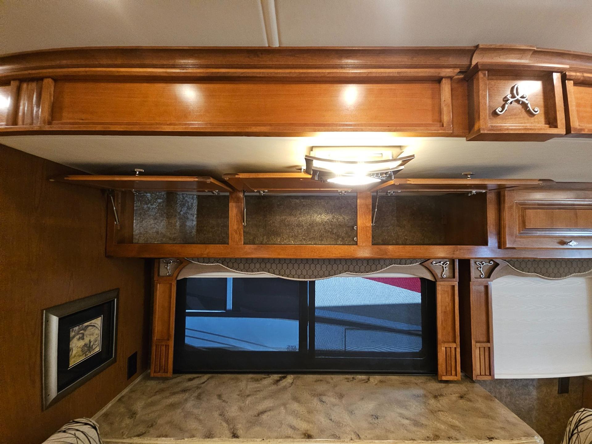 2015 Tiffin Motor Home 2015 Tiffin Motor Home Phaeton - thumbnail 12