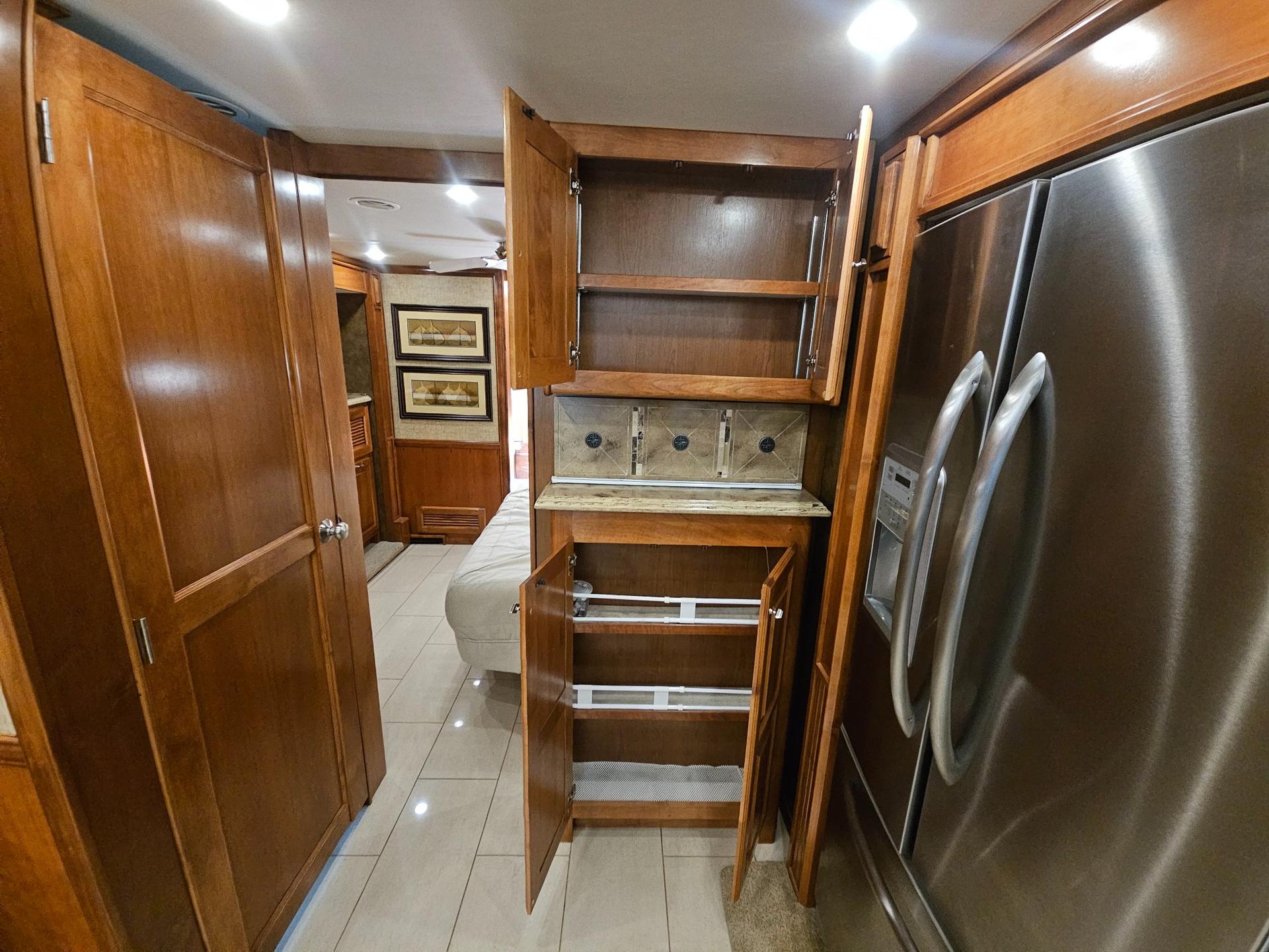 2015 Tiffin Motor Home 2015 Tiffin Motor Home Phaeton - thumbnail 19