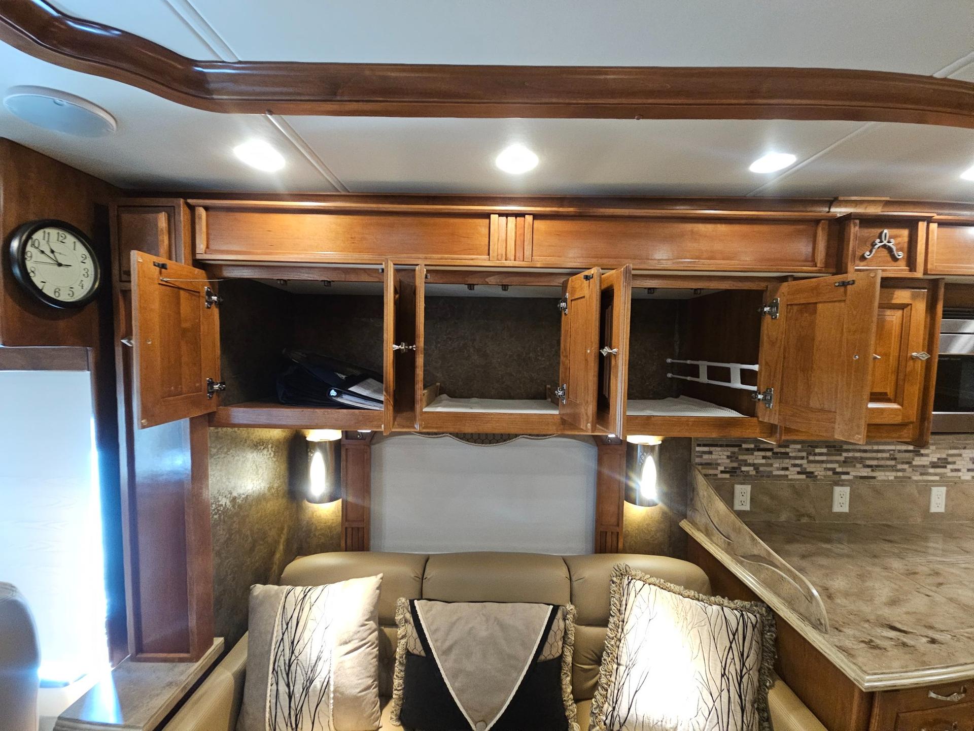 2015 Tiffin Motor Home 2015 Tiffin Motor Home Phaeton - thumbnail 22