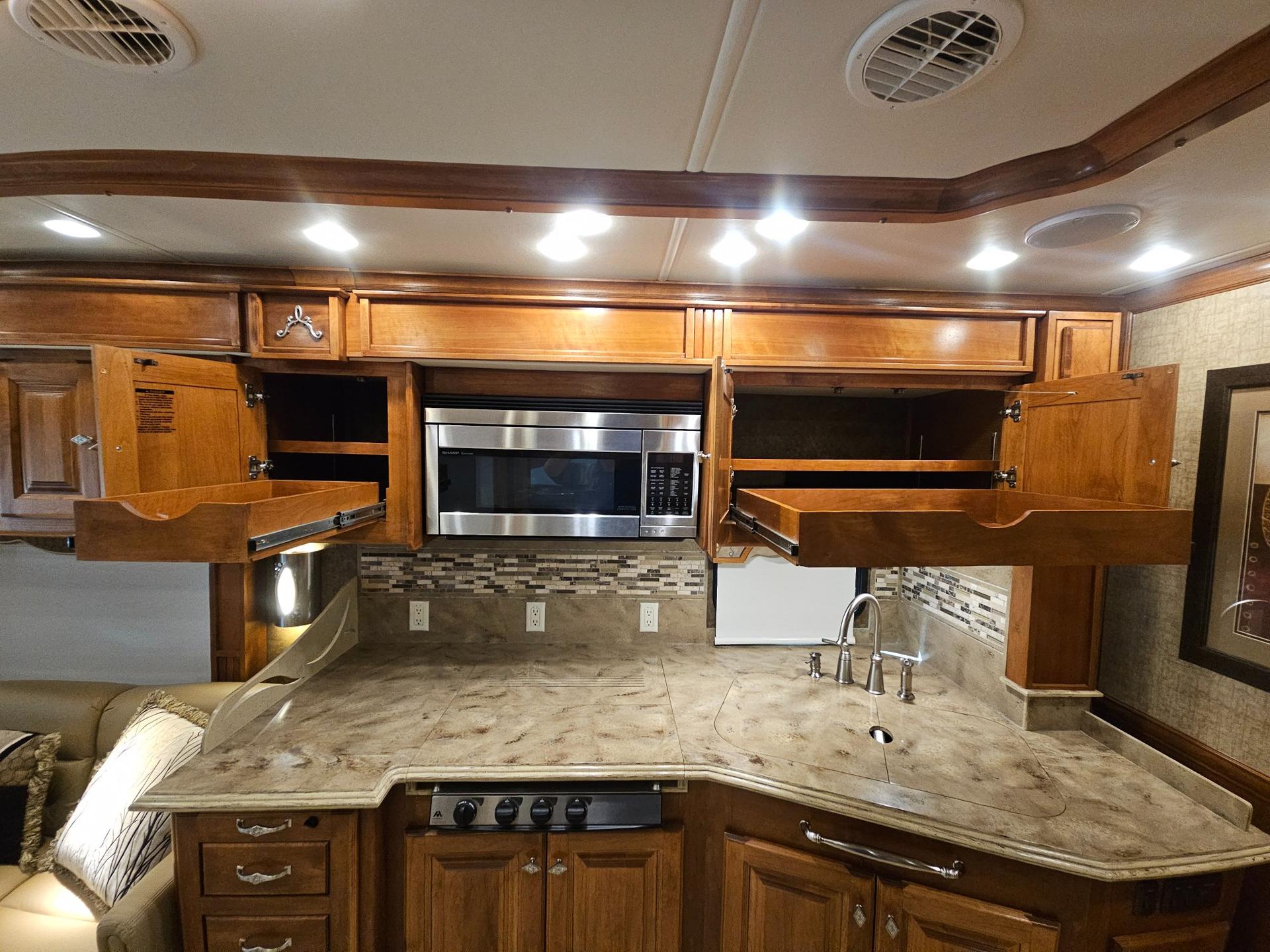 2015 Tiffin Motor Home 2015 Tiffin Motor Home Phaeton - thumbnail 25