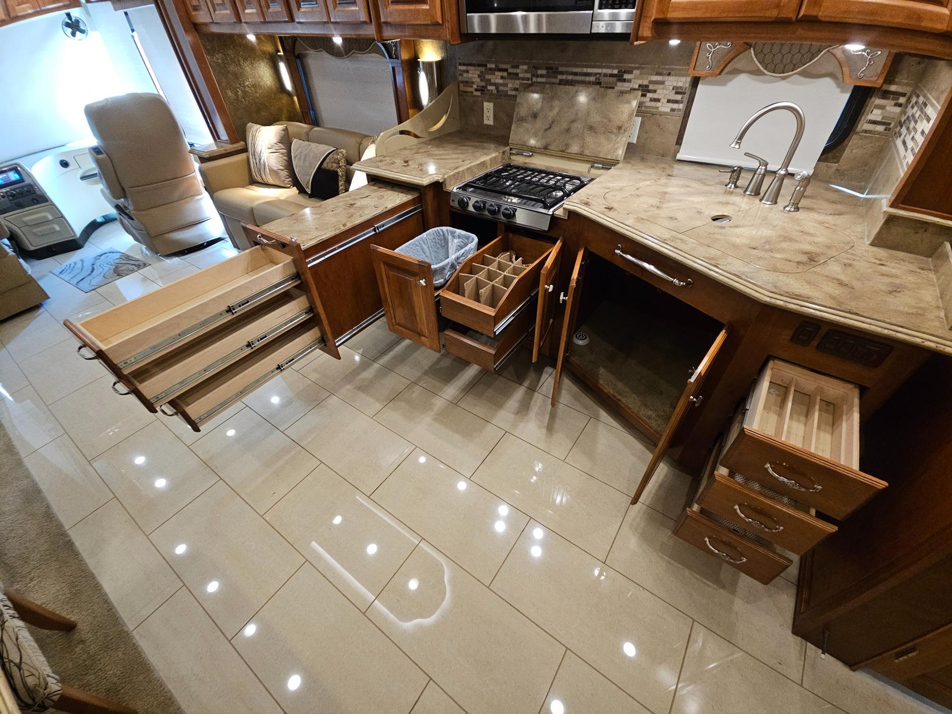 2015 Tiffin Motor Home 2015 Tiffin Motor Home Phaeton - thumbnail 27