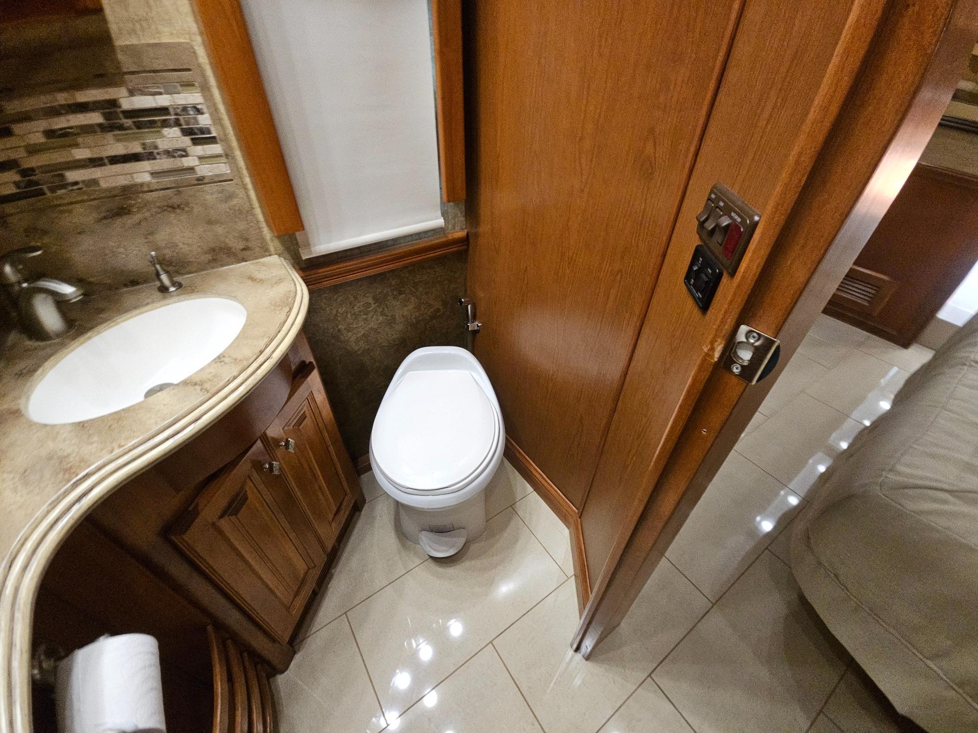 2015 Tiffin Motor Home 2015 Tiffin Motor Home Phaeton - thumbnail 29