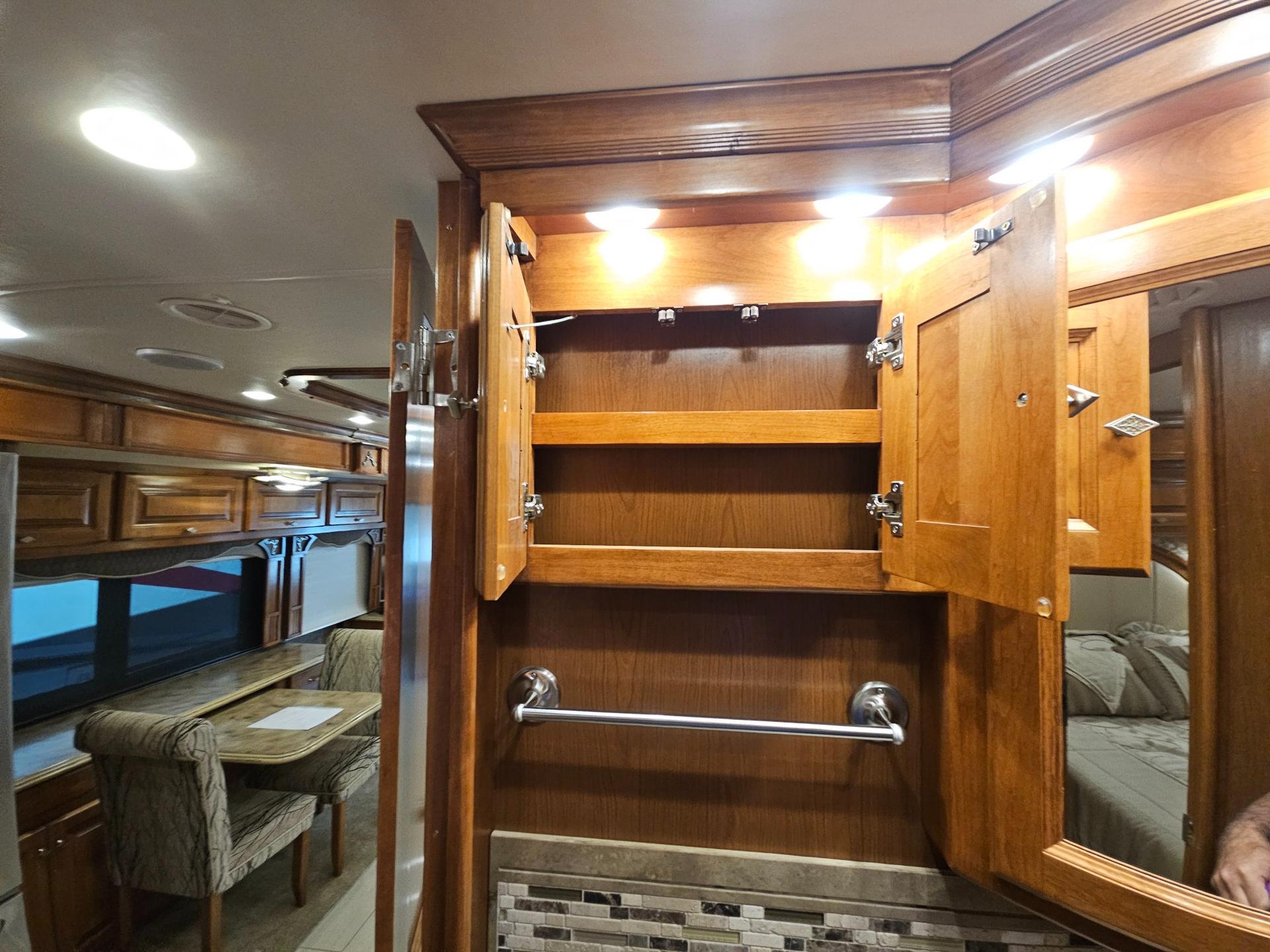 2015 Tiffin Motor Home 2015 Tiffin Motor Home Phaeton - thumbnail 31