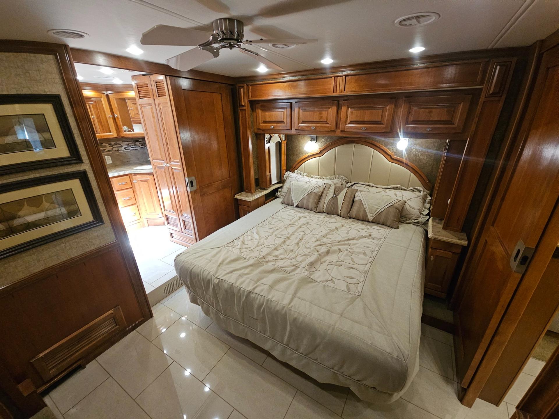 2015 Tiffin Motor Home 2015 Tiffin Motor Home Phaeton - thumbnail 35