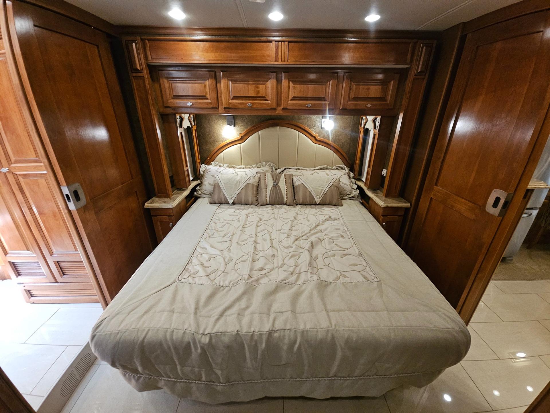 2015 Tiffin Motor Home 2015 Tiffin Motor Home Phaeton - thumbnail 36