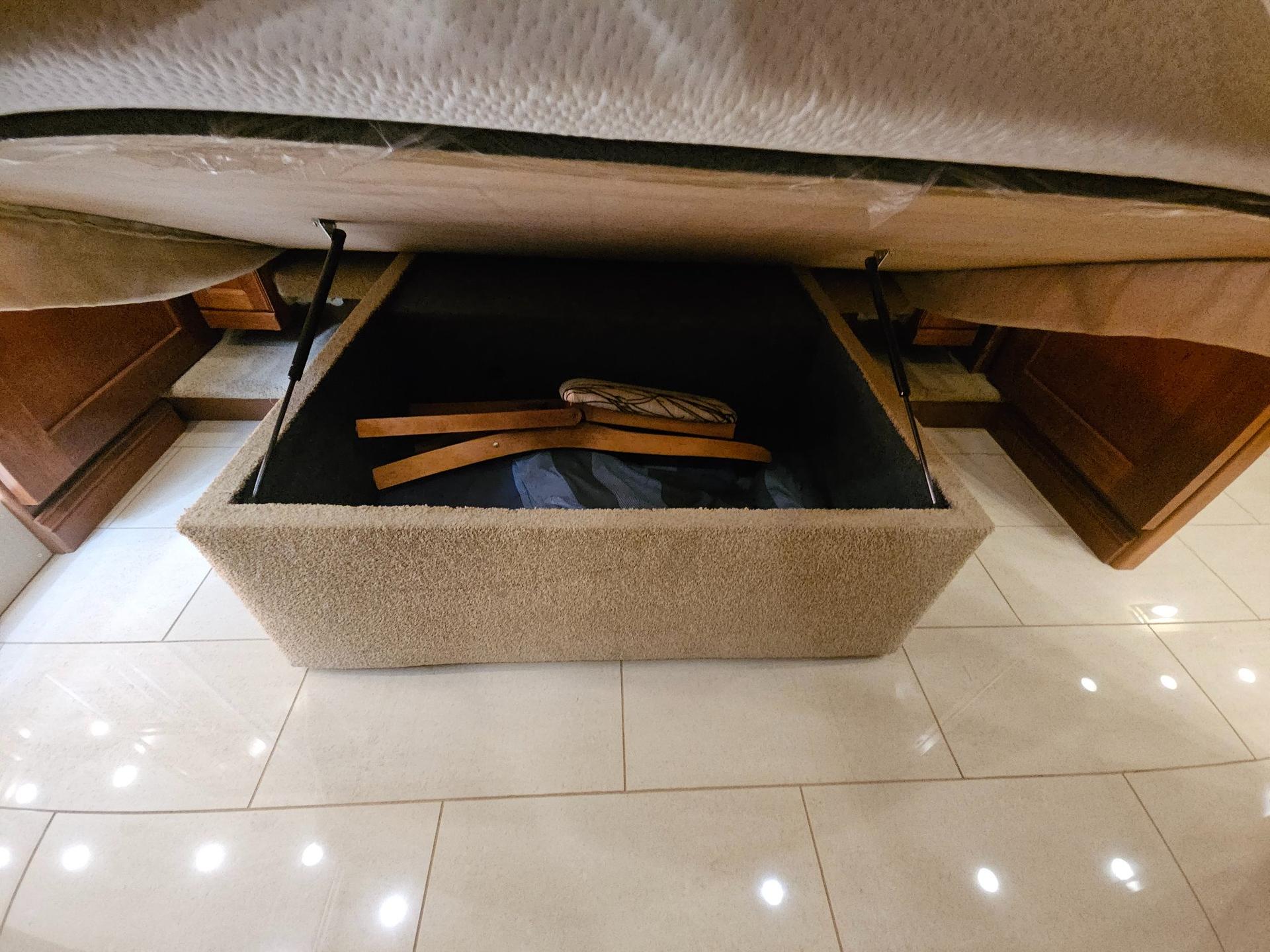 2015 Tiffin Motor Home 2015 Tiffin Motor Home Phaeton - thumbnail 37