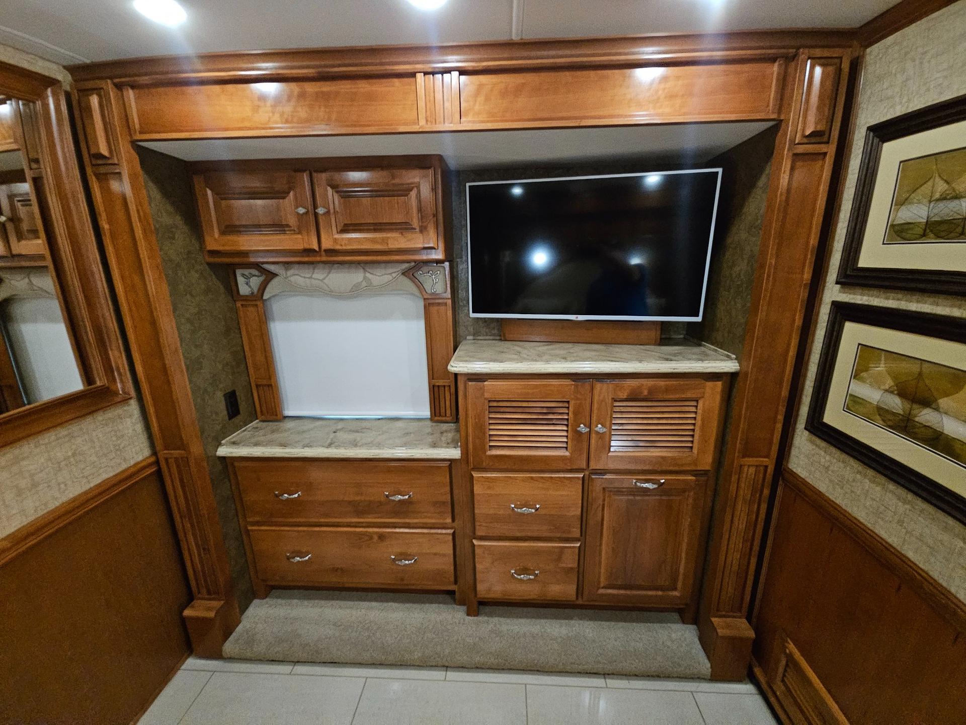 2015 Tiffin Motor Home 2015 Tiffin Motor Home Phaeton - thumbnail 39