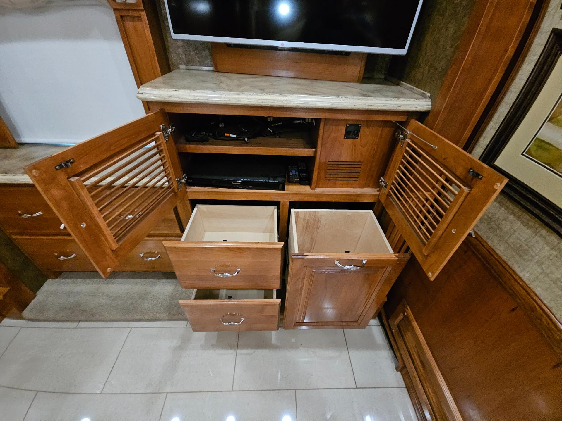 2015 Tiffin Motor Home 2015 Tiffin Motor Home Phaeton - thumbnail 41