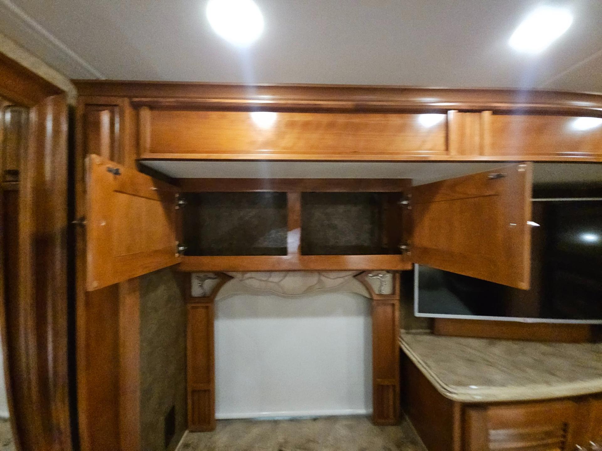 2015 Tiffin Motor Home 2015 Tiffin Motor Home Phaeton - thumbnail 43