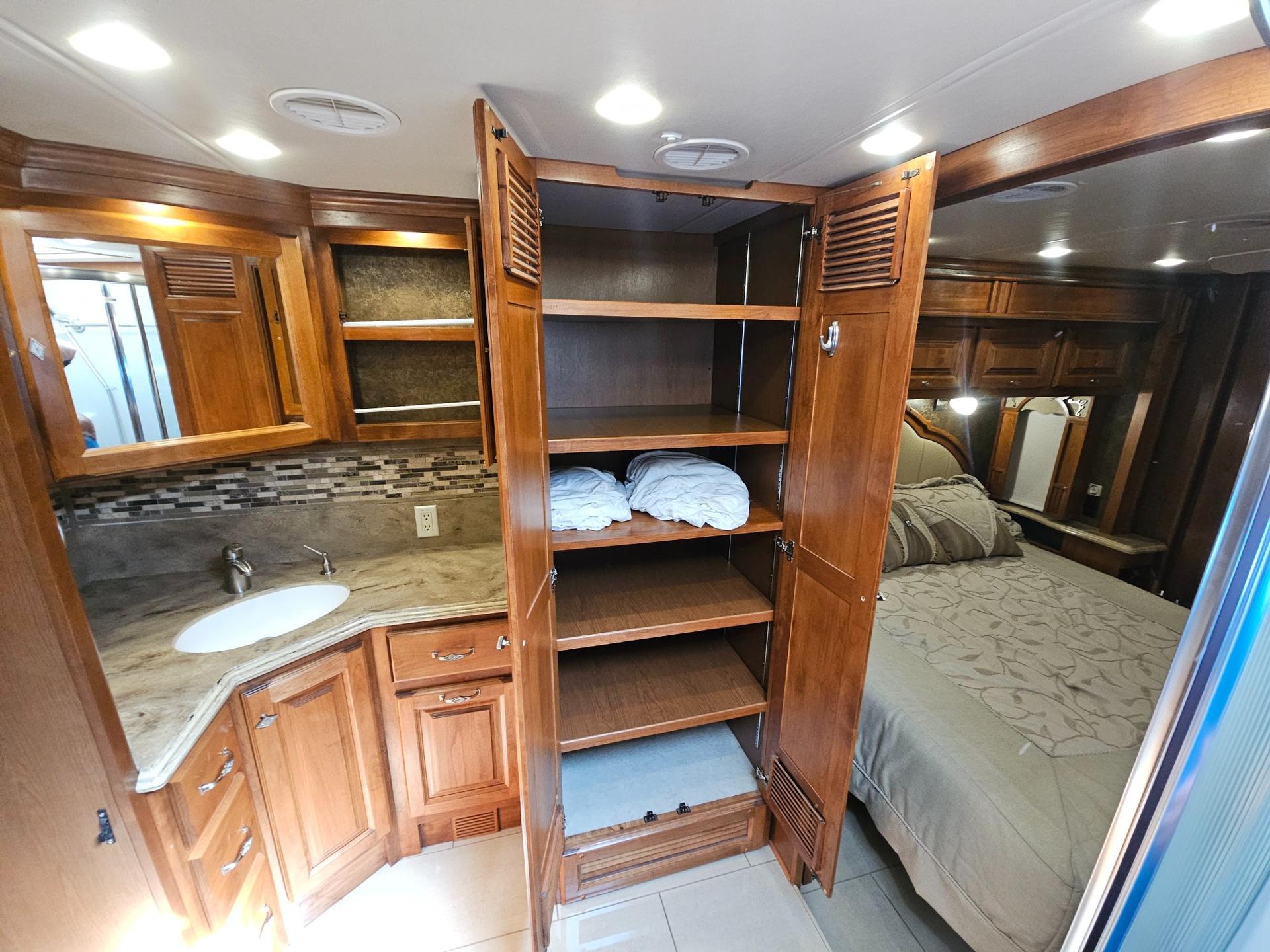 2015 Tiffin Motor Home 2015 Tiffin Motor Home Phaeton - thumbnail 49