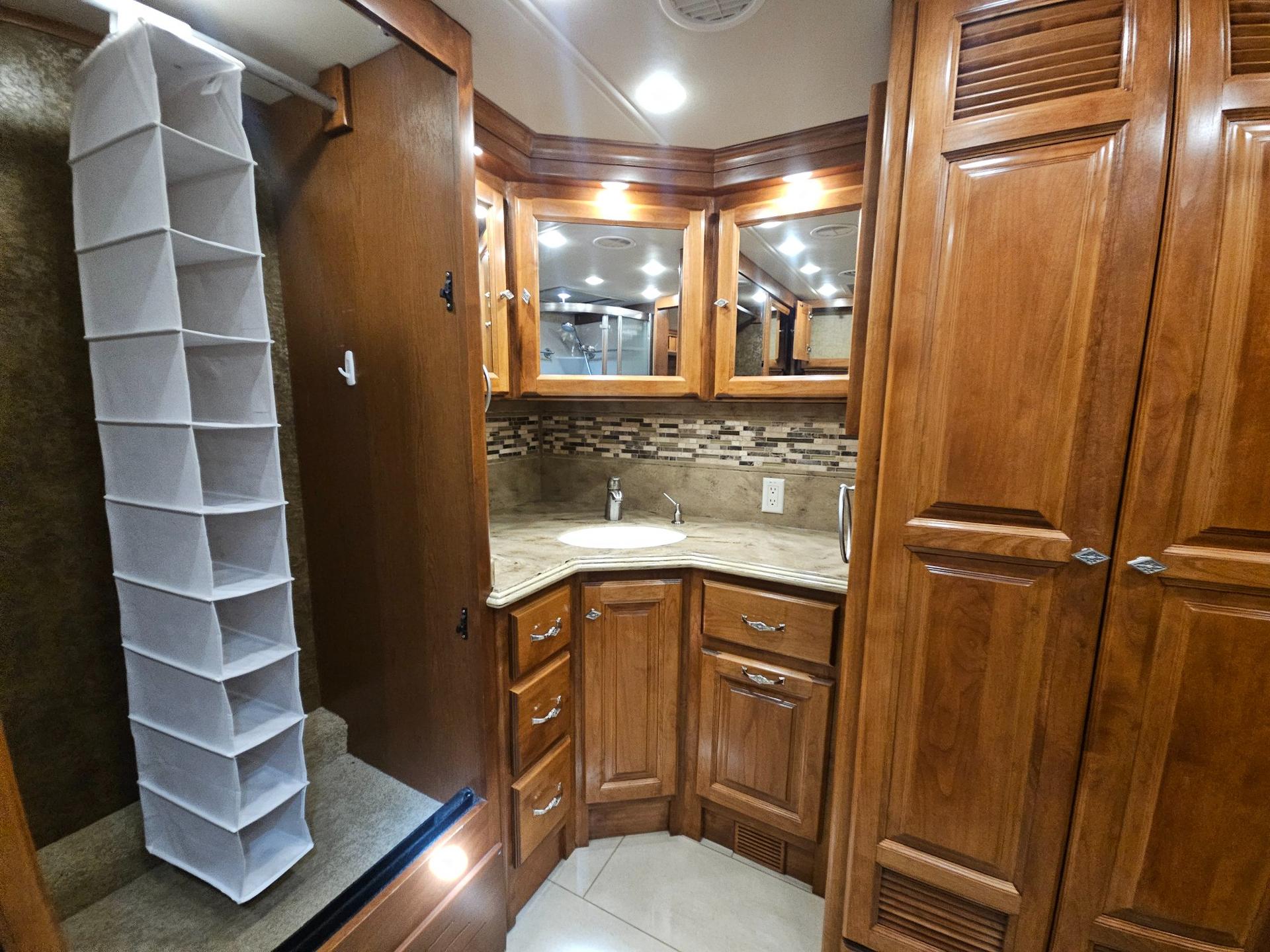 2015 Tiffin Motor Home 2015 Tiffin Motor Home Phaeton - thumbnail 50