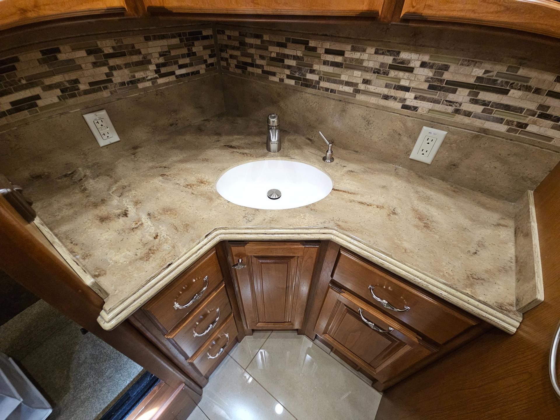 2015 Tiffin Motor Home 2015 Tiffin Motor Home Phaeton - thumbnail 52