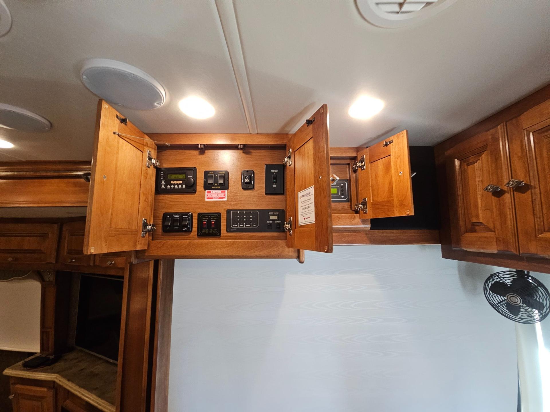 2015 Tiffin Motor Home 2015 Tiffin Motor Home Phaeton - thumbnail 59