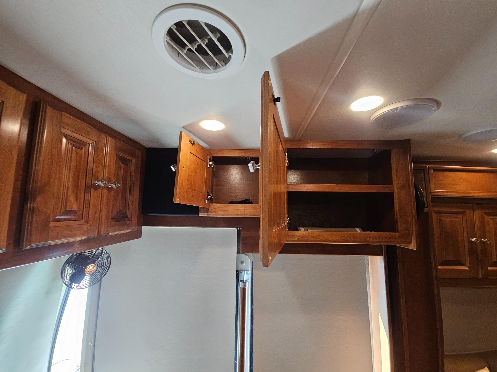 2015 Tiffin Motor Home 2015 Tiffin Motor Home Phaeton - thumbnail 61