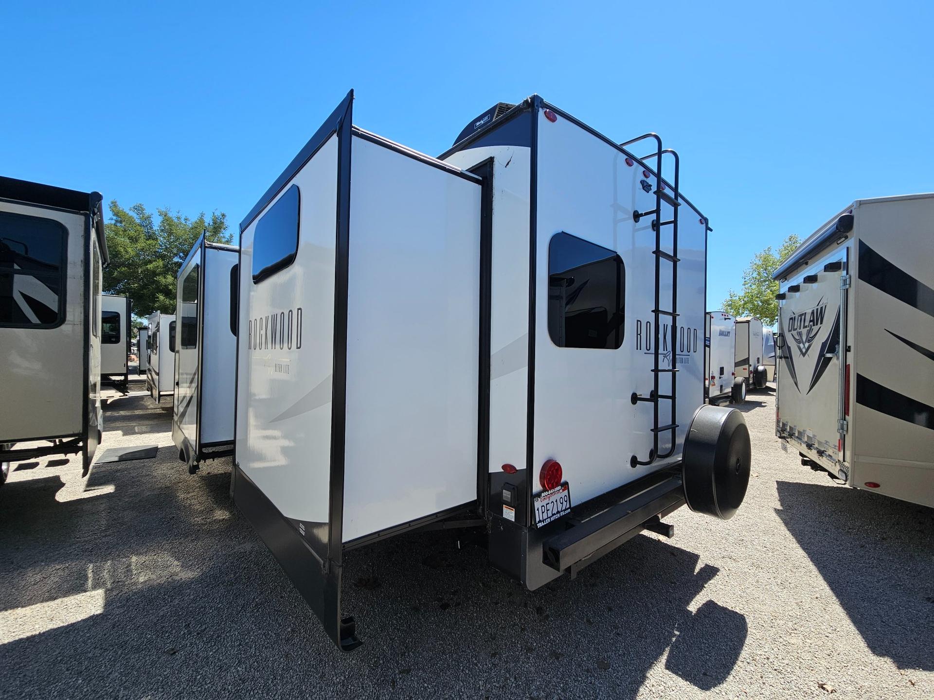 2024 Forest River RV 2024 Forest River RV Rockwood Ultra Lite - thumbnail 3