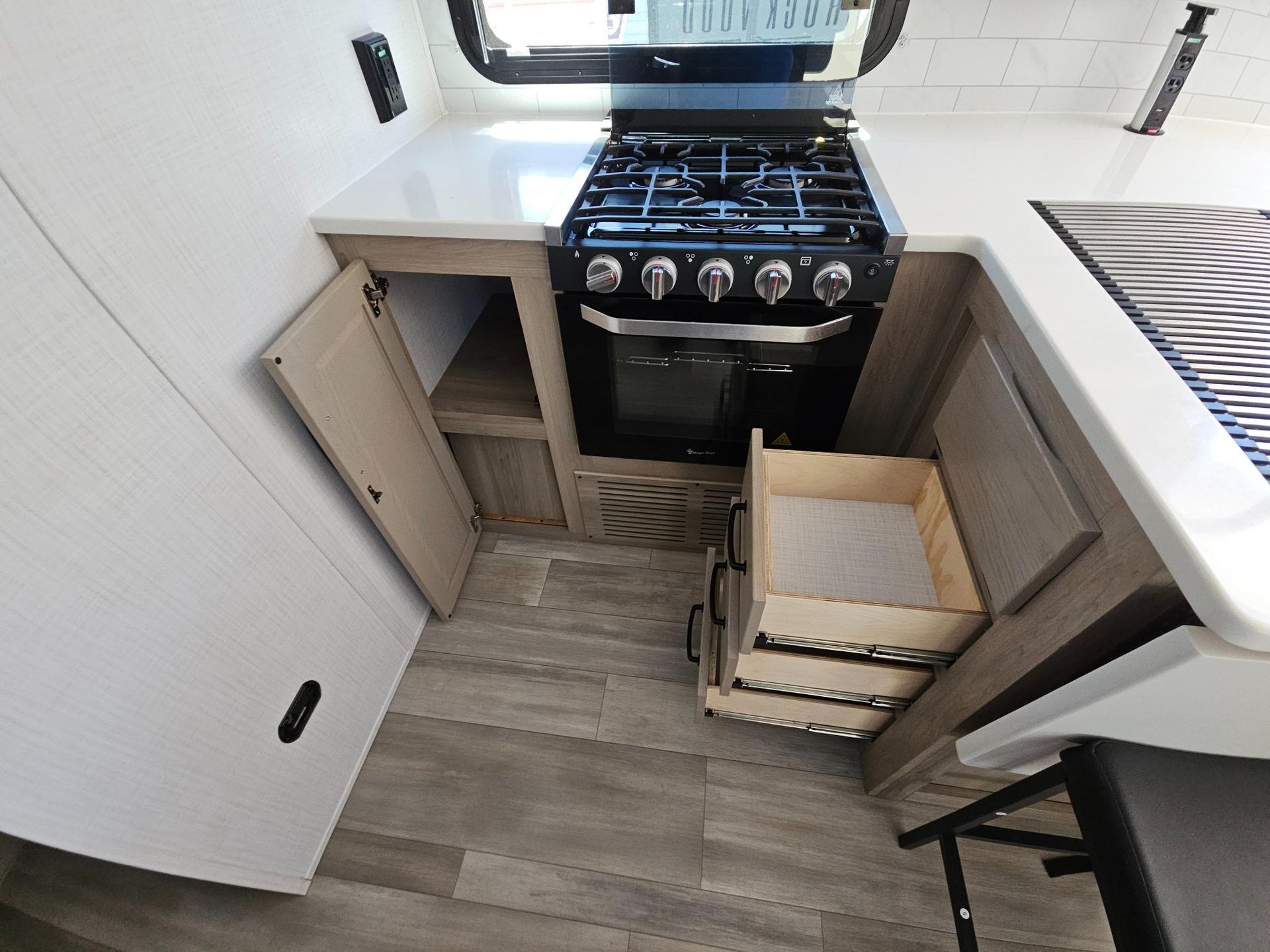 2024 Forest River RV 2024 Forest River RV Rockwood Ultra Lite - thumbnail 31