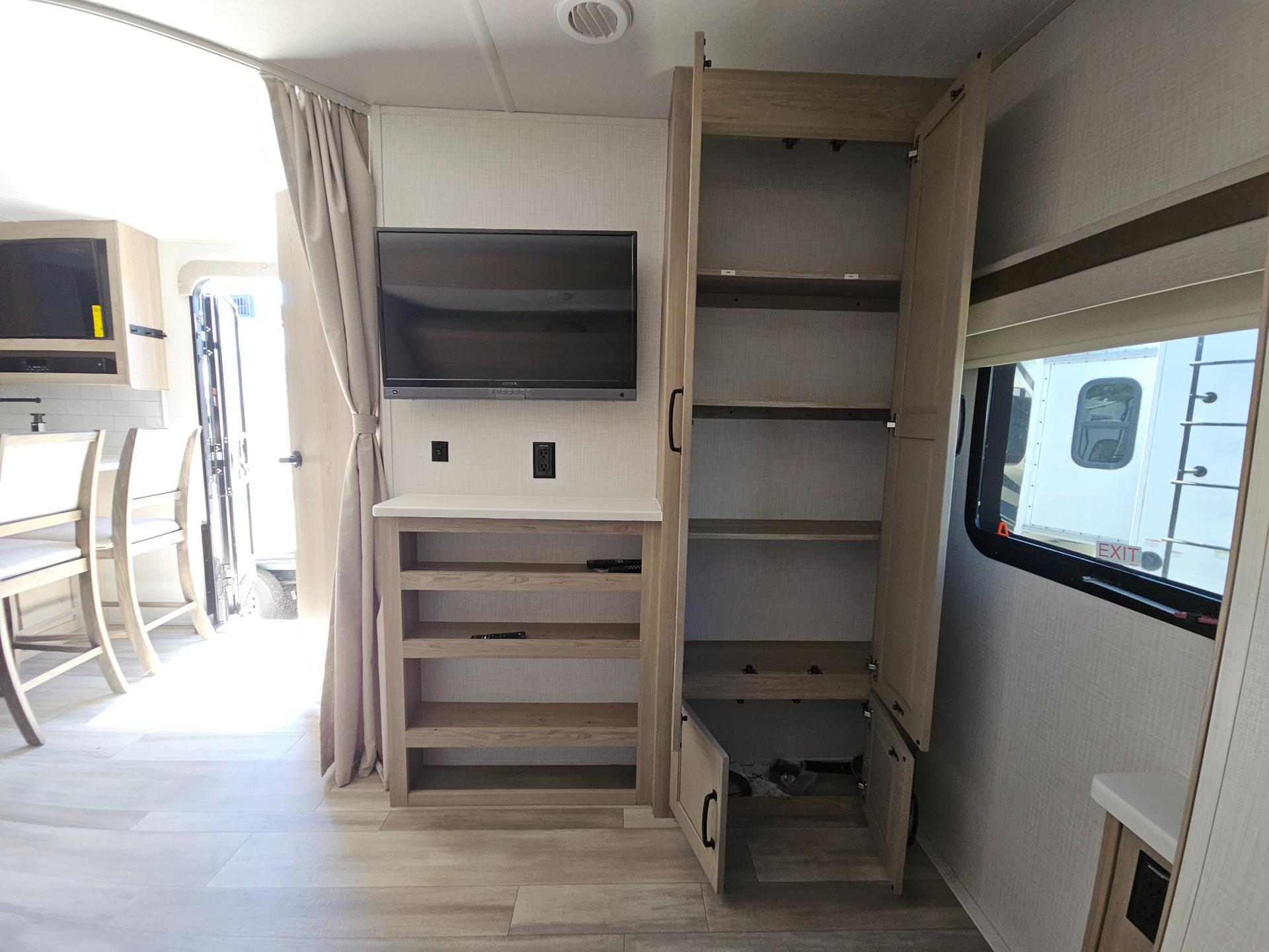 2024 Forest River RV 2024 Forest River RV Rockwood Ultra Lite - thumbnail 37