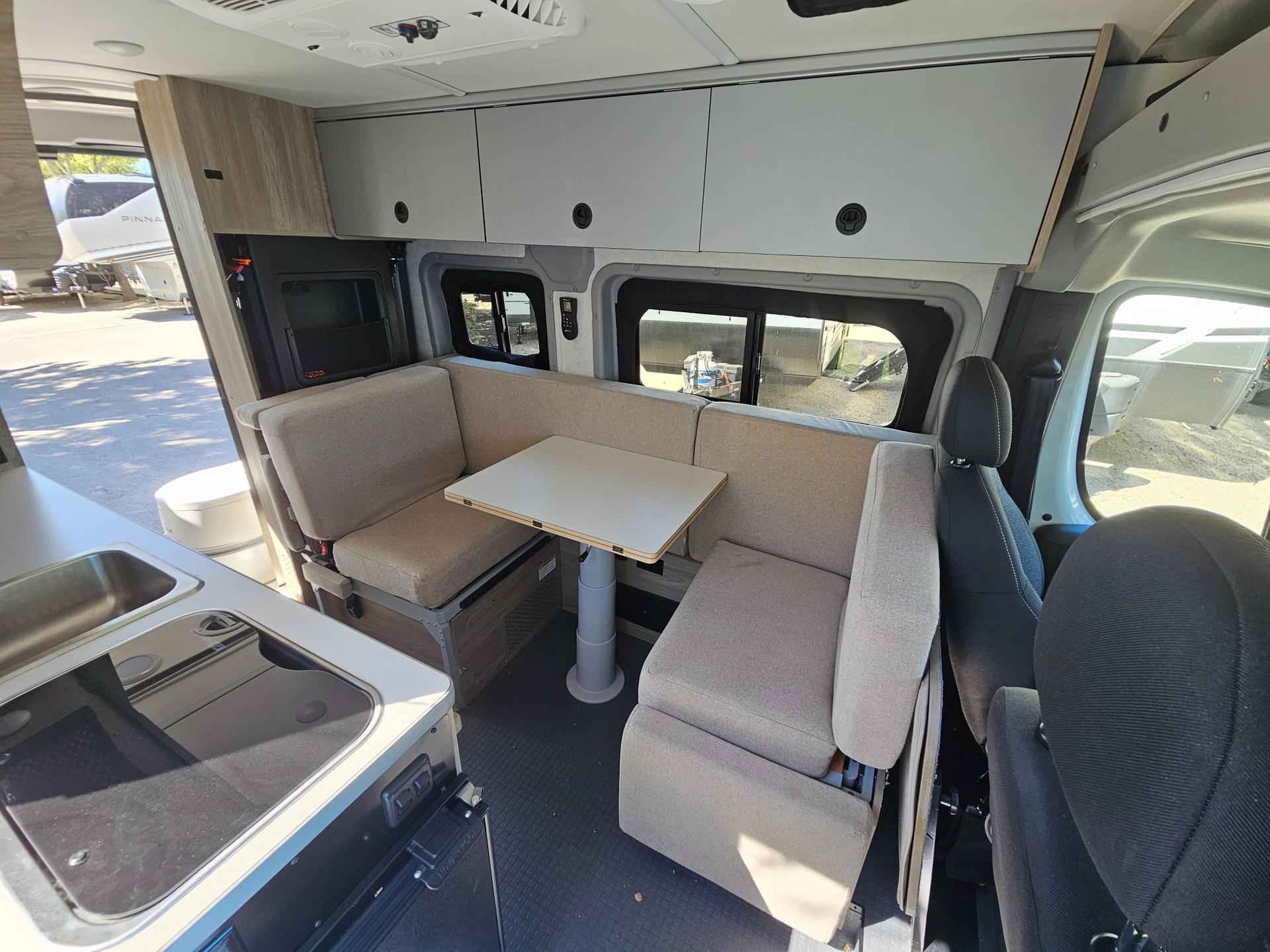 2024 Winnebago 2024 Winnebago Solis Pocket - thumbnail 5