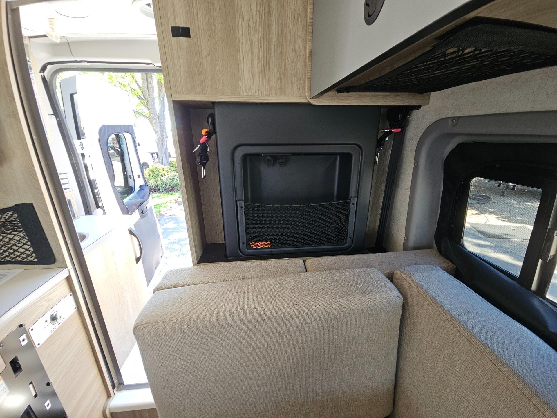 2024 Winnebago 2024 Winnebago Solis Pocket - thumbnail 8