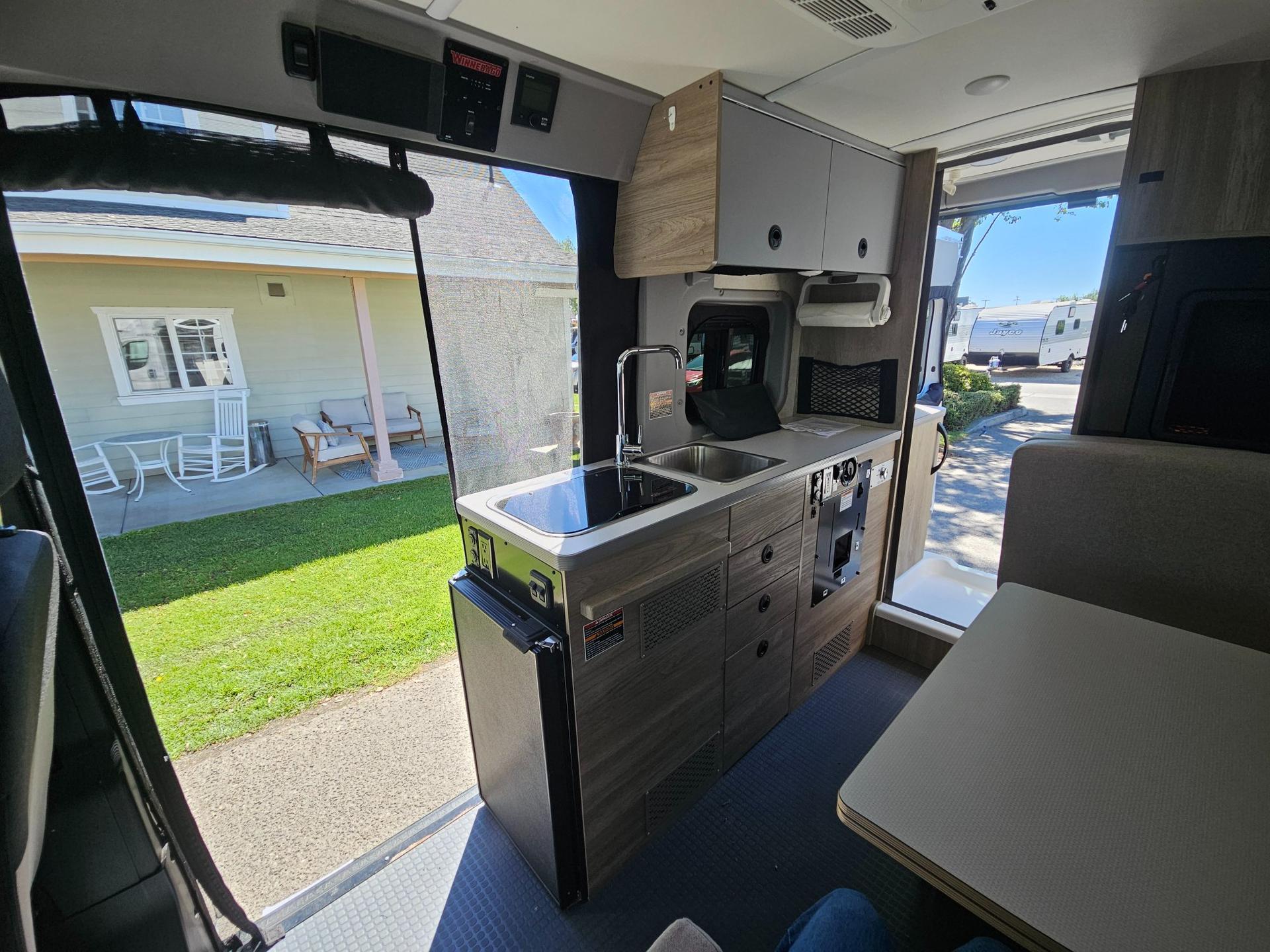 2024 Winnebago 2024 Winnebago Solis Pocket - thumbnail 9