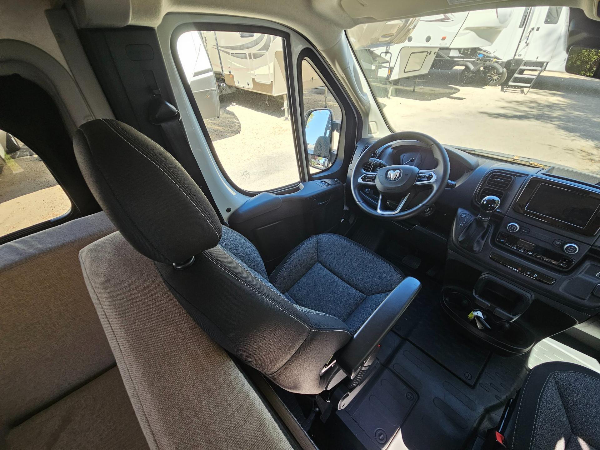 2024 Winnebago 2024 Winnebago Solis Pocket - thumbnail 16