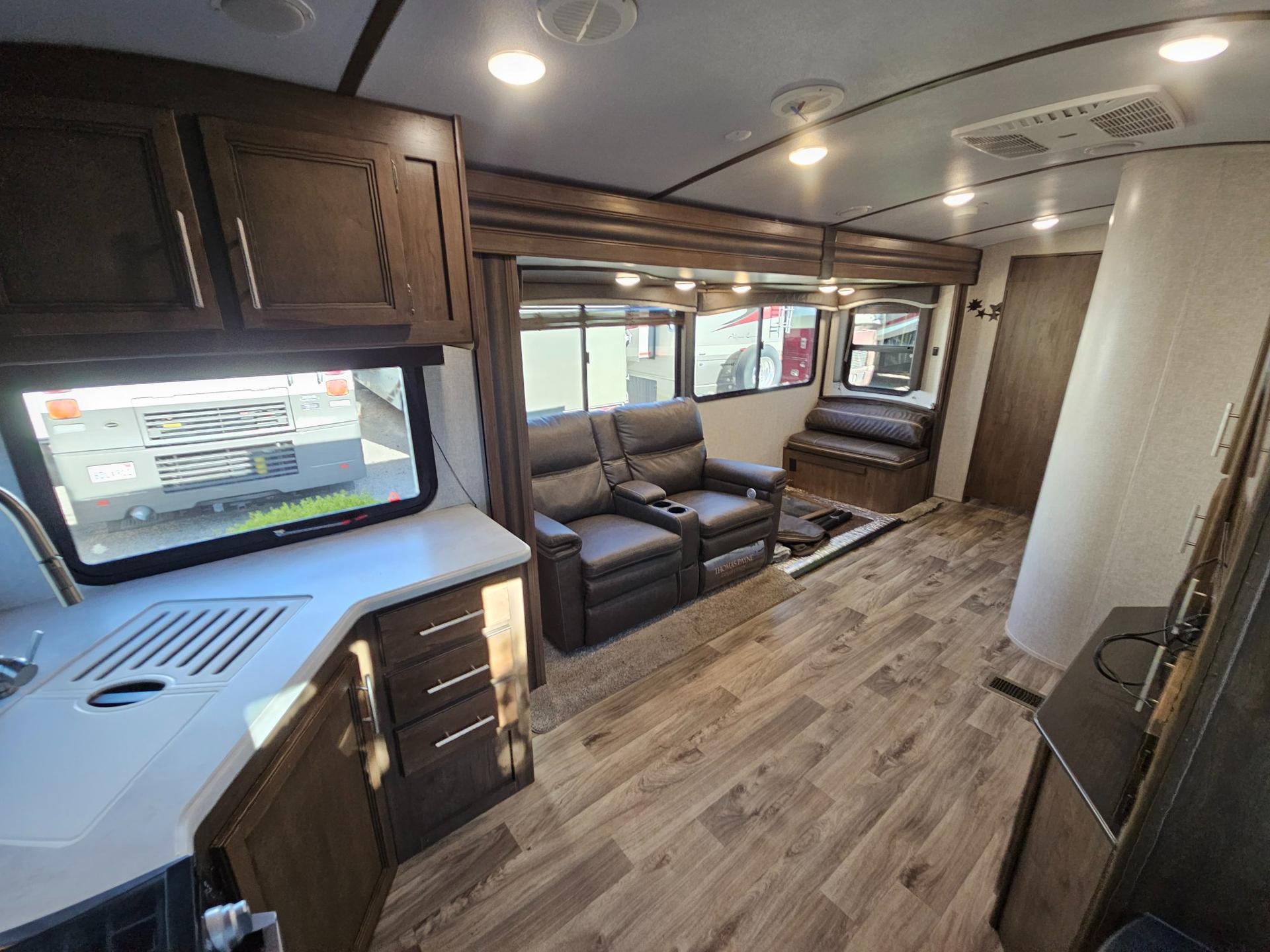 2021 Keystone RV 2021 Keystone RV Cougar Half-Ton - thumbnail 5