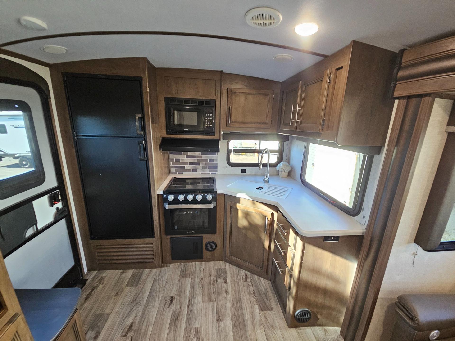 2021 Keystone RV 2021 Keystone RV Cougar Half-Ton - thumbnail 6