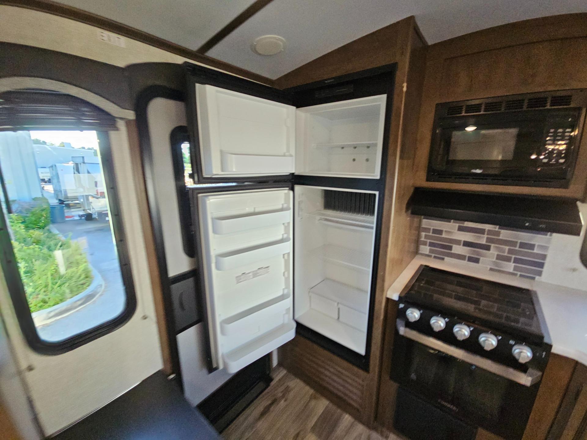 2021 Keystone RV 2021 Keystone RV Cougar Half-Ton - thumbnail 7