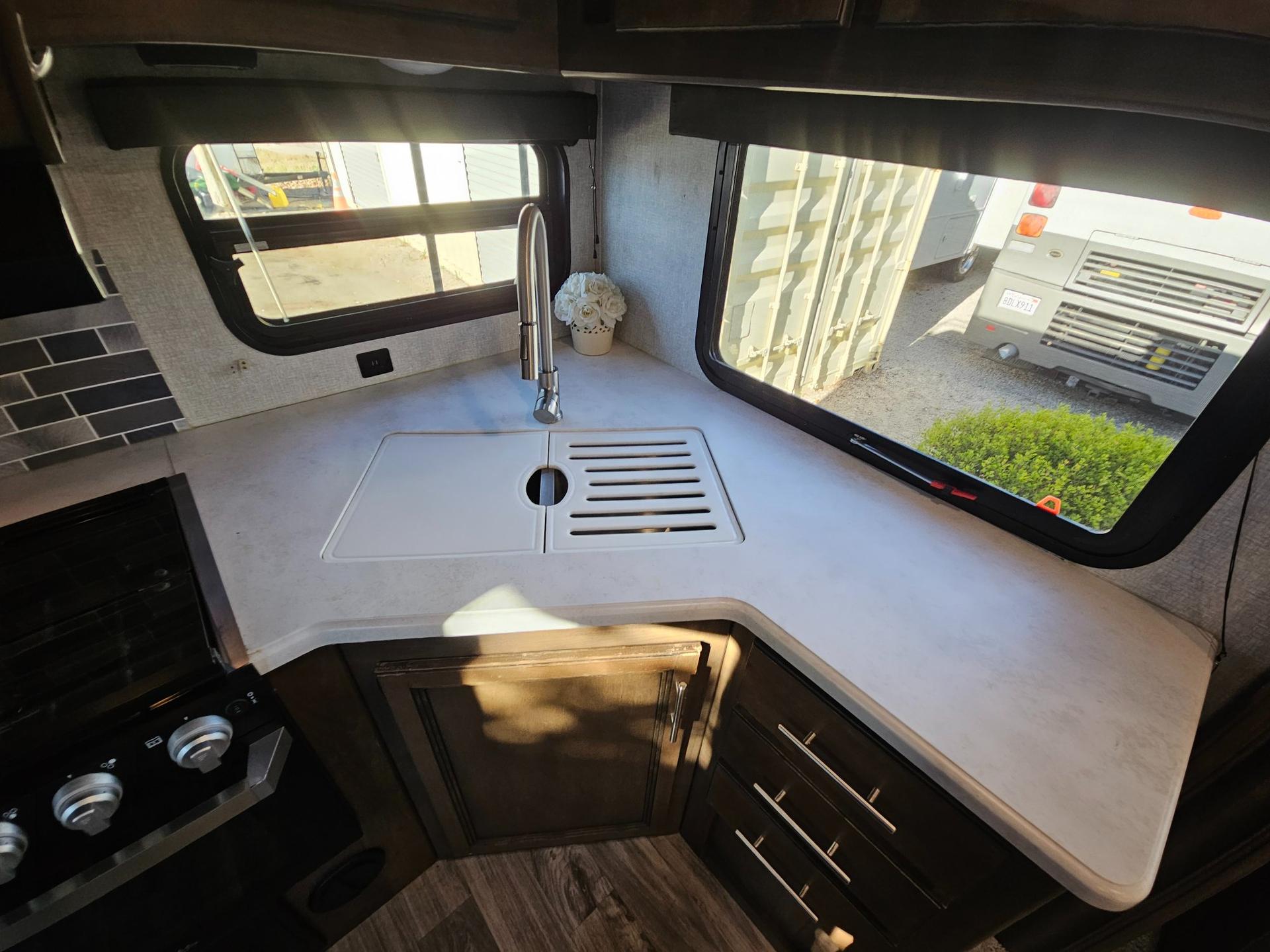 2021 Keystone RV 2021 Keystone RV Cougar Half-Ton - thumbnail 10