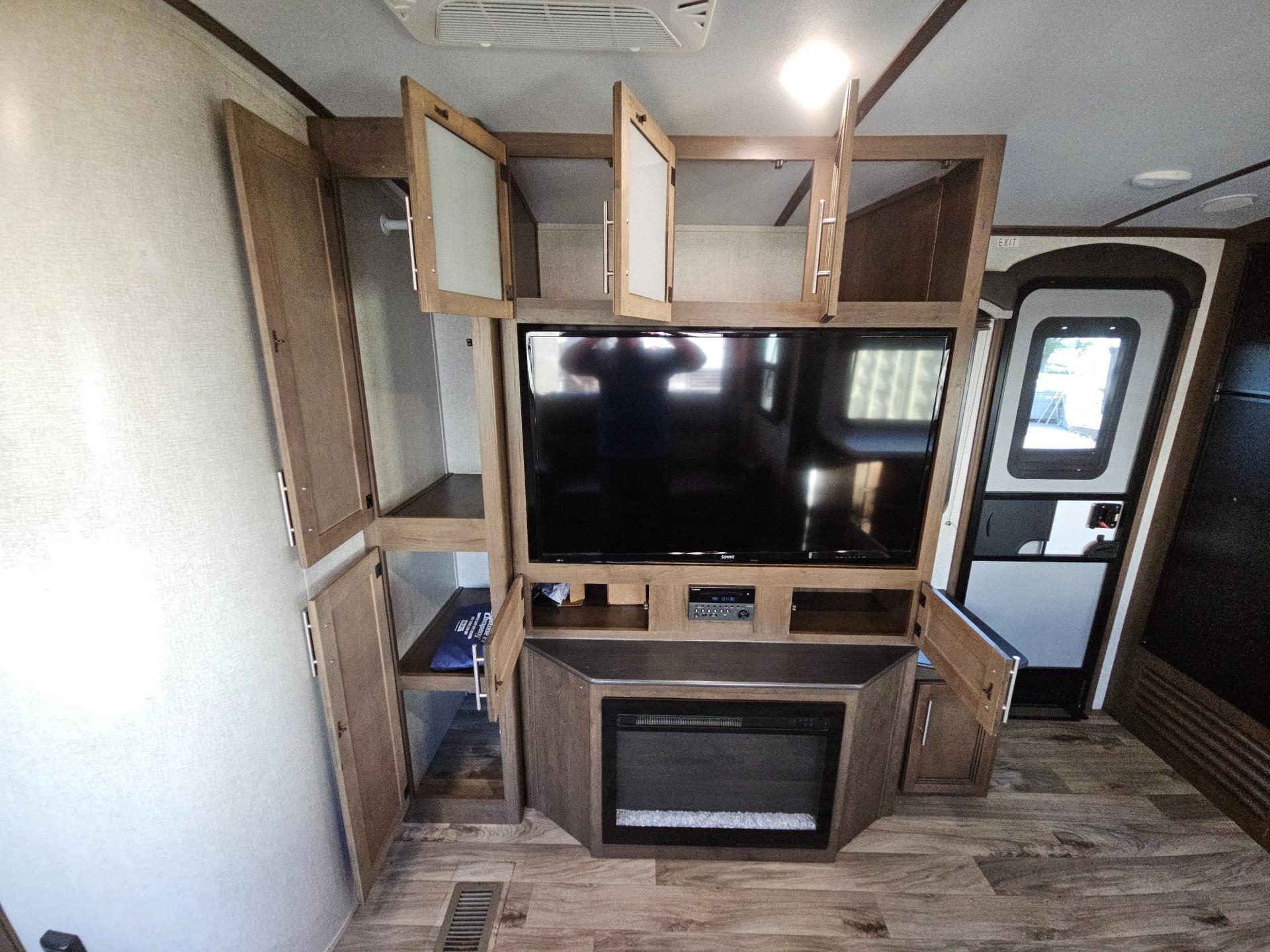 2021 Keystone RV 2021 Keystone RV Cougar Half-Ton - thumbnail 18