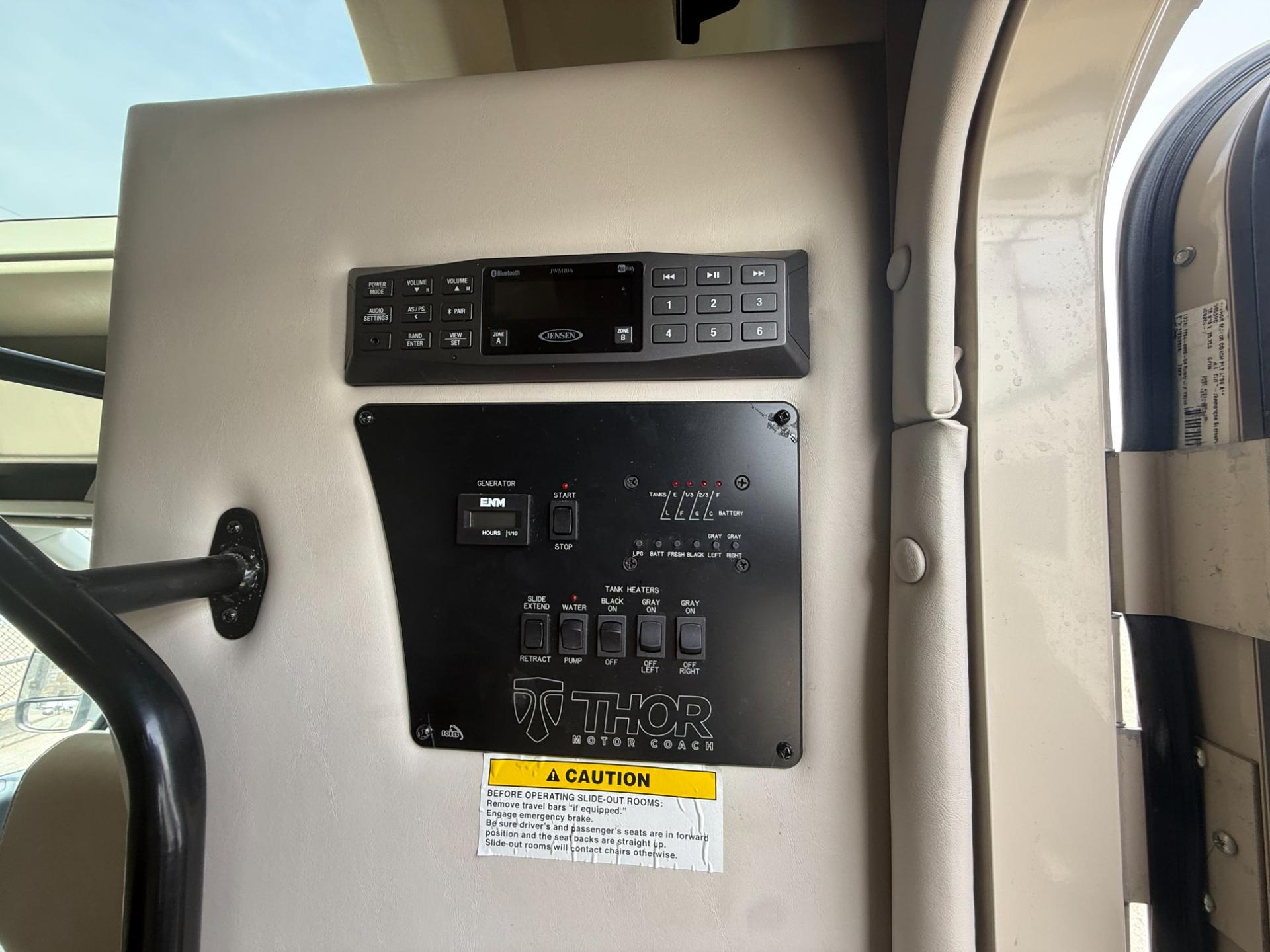 2018 Thor Motor Coach 2018 Thor Motor Coach Compass - thumbnail 11