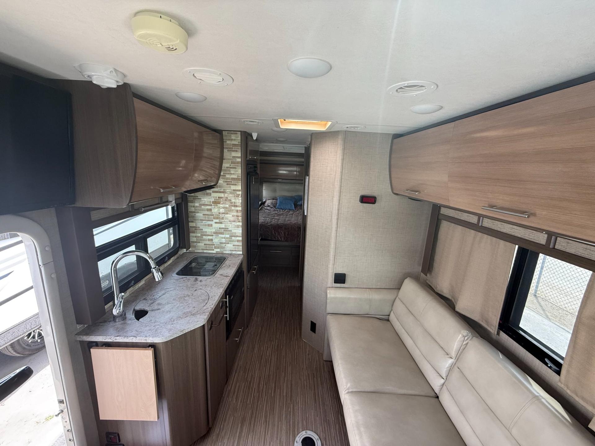 2018 Thor Motor Coach 2018 Thor Motor Coach Compass - thumbnail 12