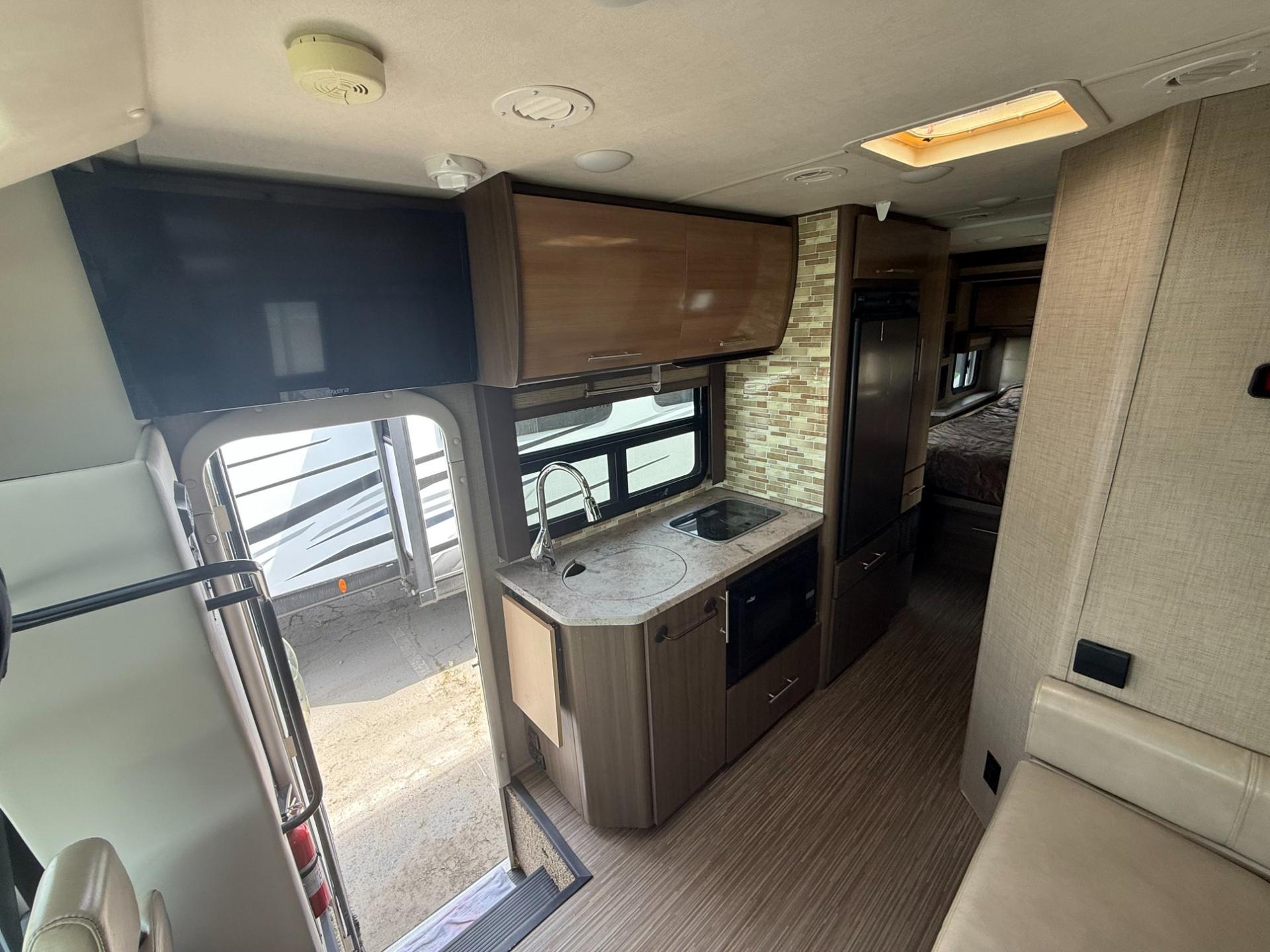 2018 Thor Motor Coach 2018 Thor Motor Coach Compass - thumbnail 14