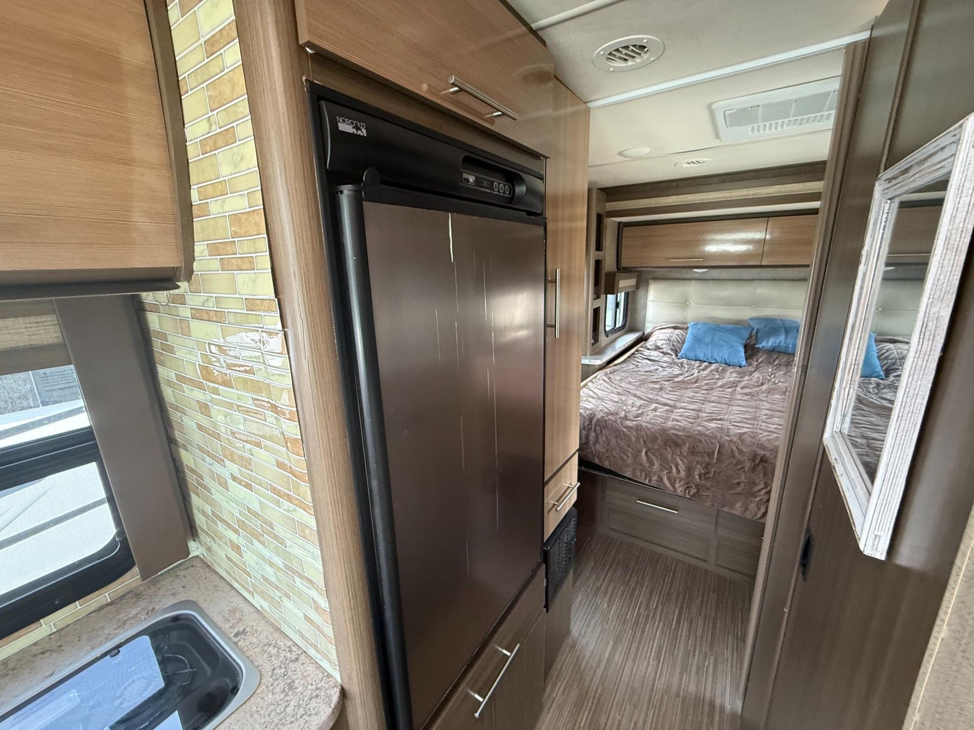 2018 Thor Motor Coach 2018 Thor Motor Coach Compass - thumbnail 17