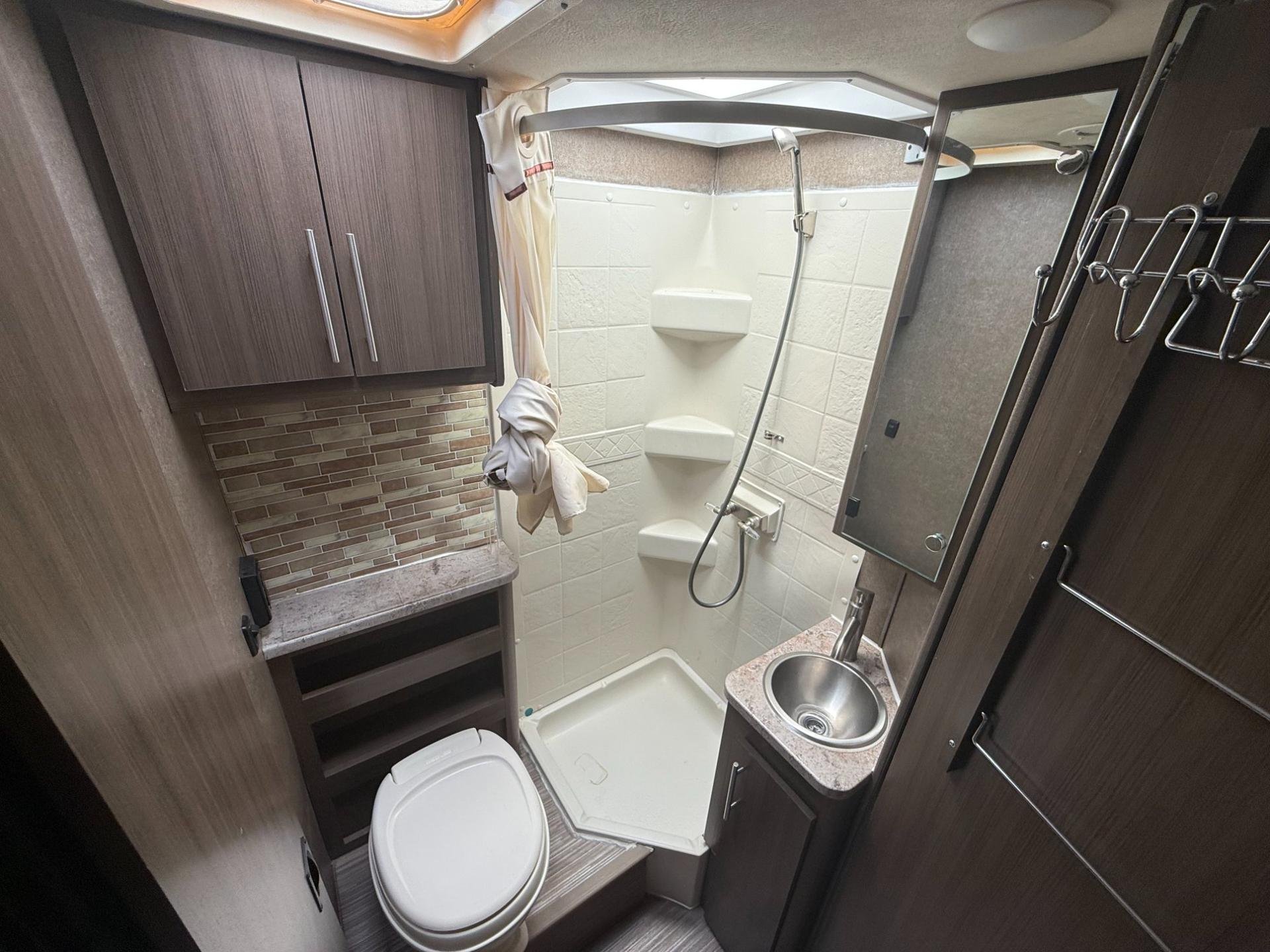 2018 Thor Motor Coach 2018 Thor Motor Coach Compass - thumbnail 19