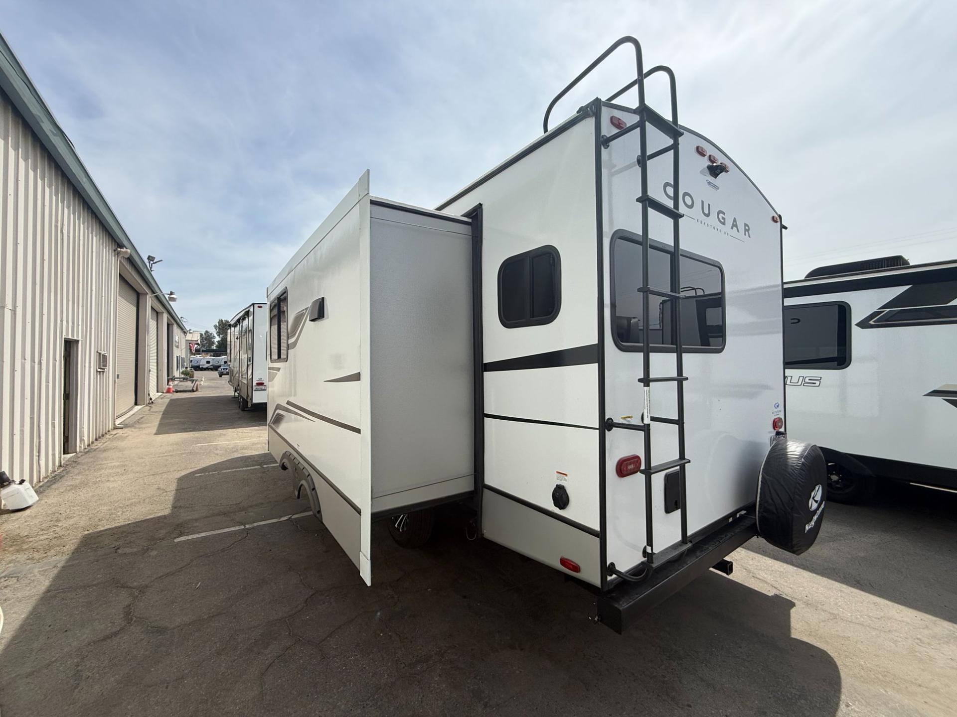 2024 Keystone RV 2024 Keystone RV Cougar Half-Ton - thumbnail 6