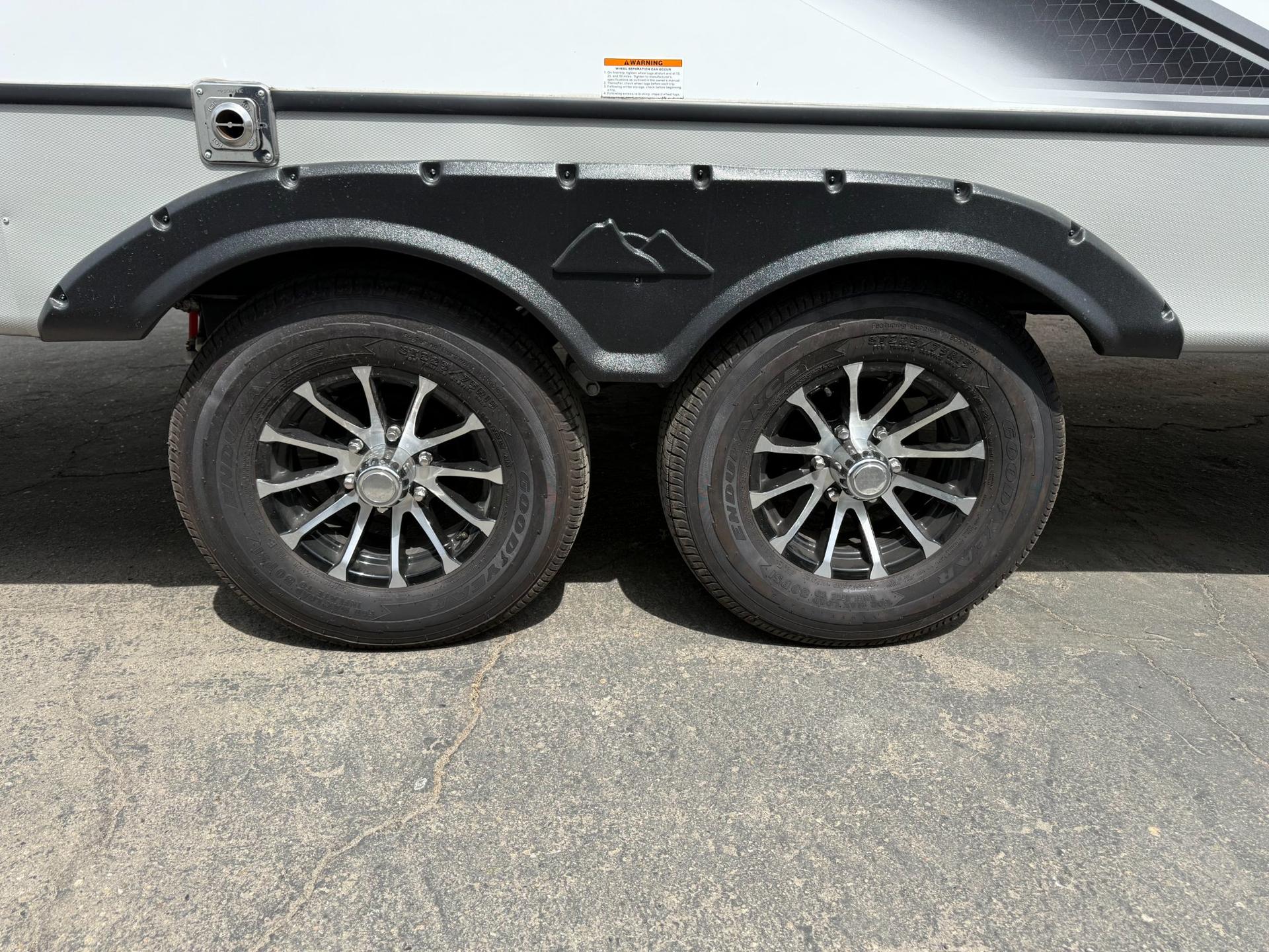 2024 Keystone RV 2024 Keystone RV Cougar Half-Ton - thumbnail 9