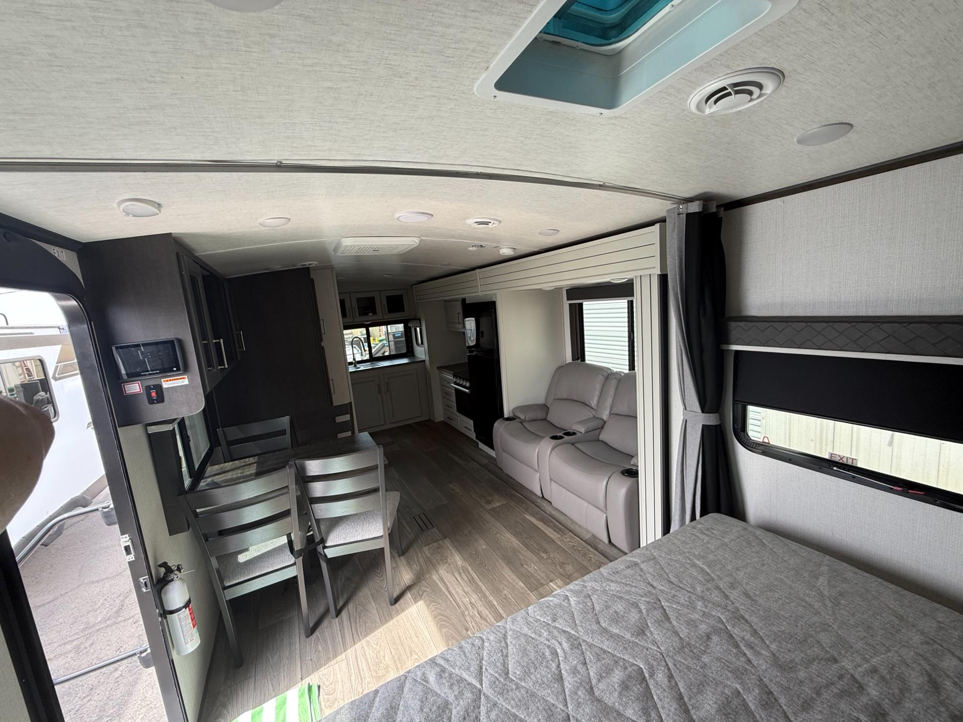 2024 Keystone RV 2024 Keystone RV Cougar Half-Ton - thumbnail 15