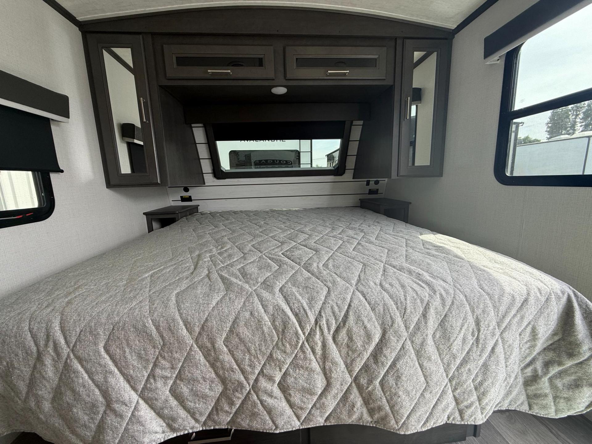 2024 Keystone RV 2024 Keystone RV Cougar Half-Ton - thumbnail 17