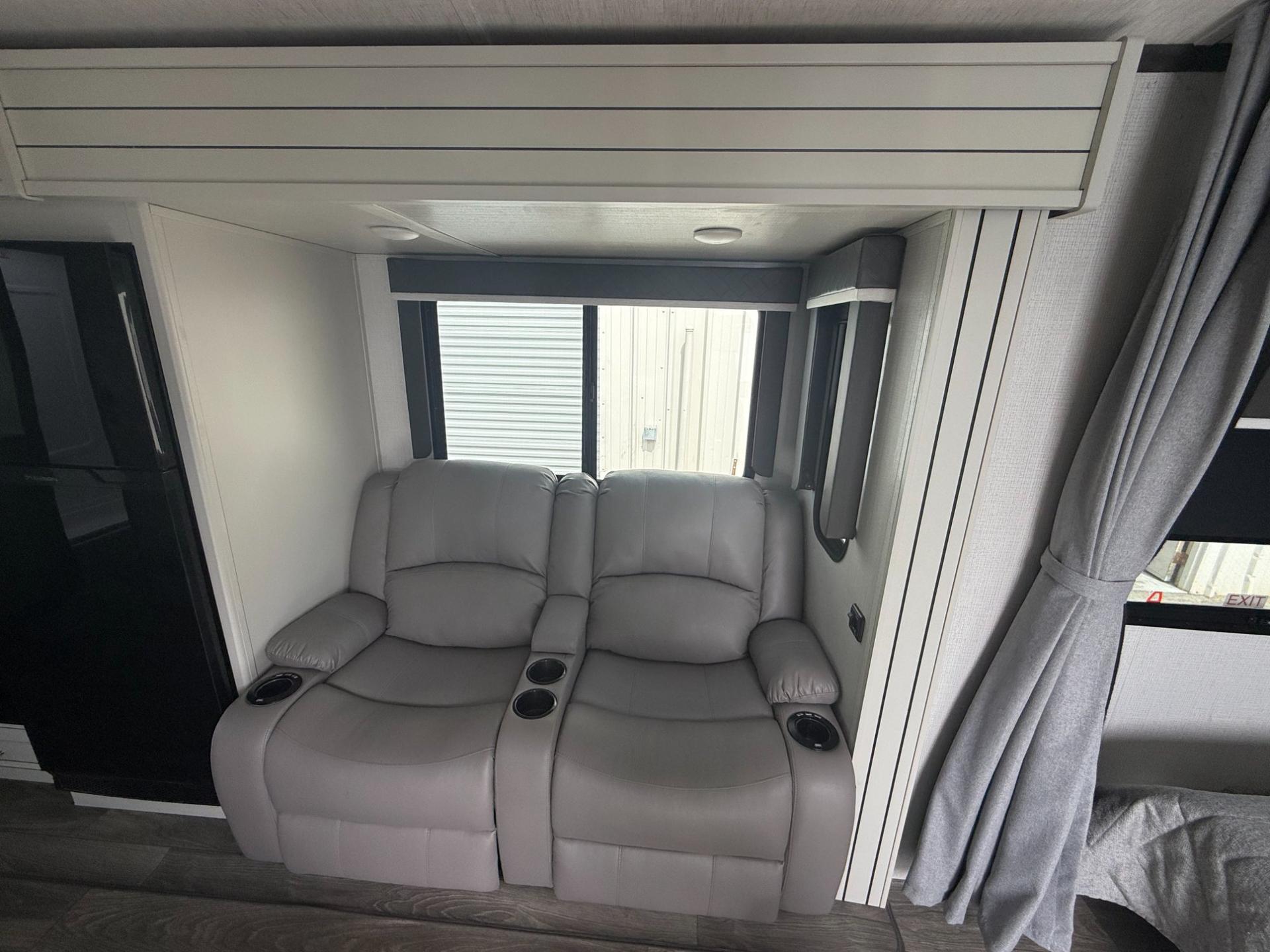 2024 Keystone RV 2024 Keystone RV Cougar Half-Ton - thumbnail 19