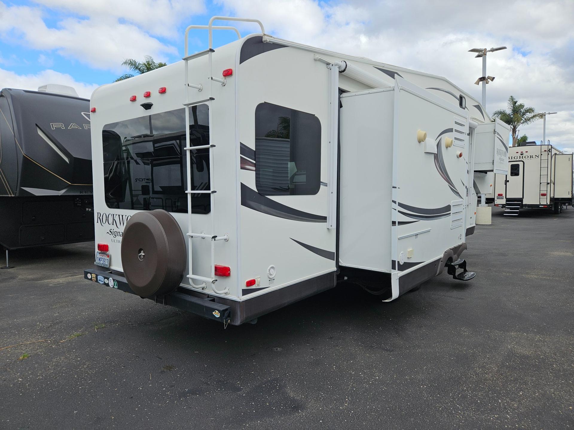 2015 Forest River RV 2015 Forest River RV Rockwood Signature Ultra Lite - thumbnail 2