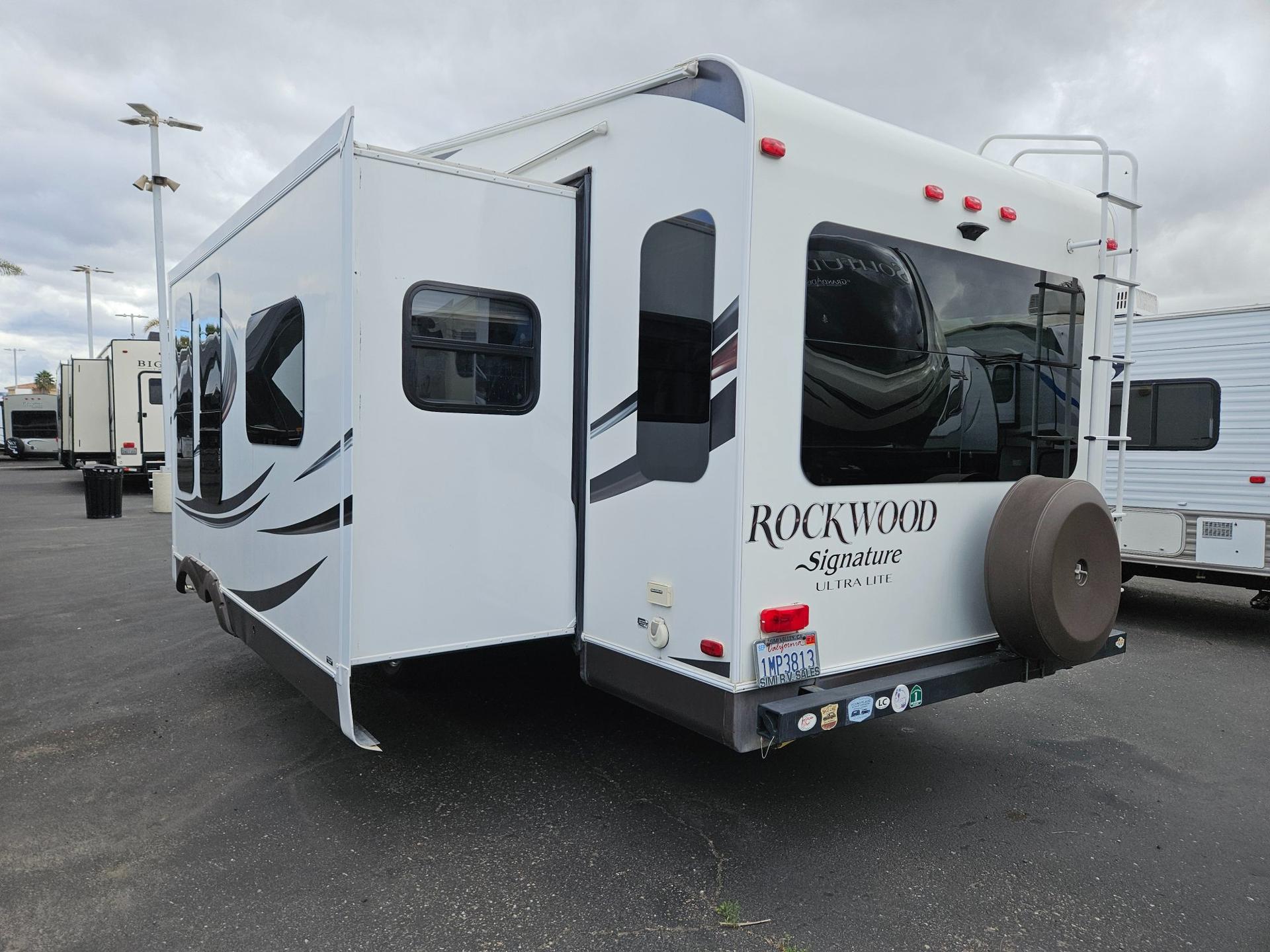 2015 Forest River RV 2015 Forest River RV Rockwood Signature Ultra Lite - thumbnail 3