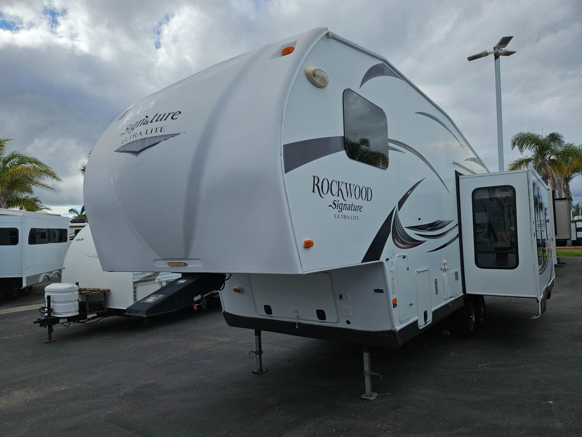 2015 Forest River RV 2015 Forest River RV Rockwood Signature Ultra Lite - thumbnail 4