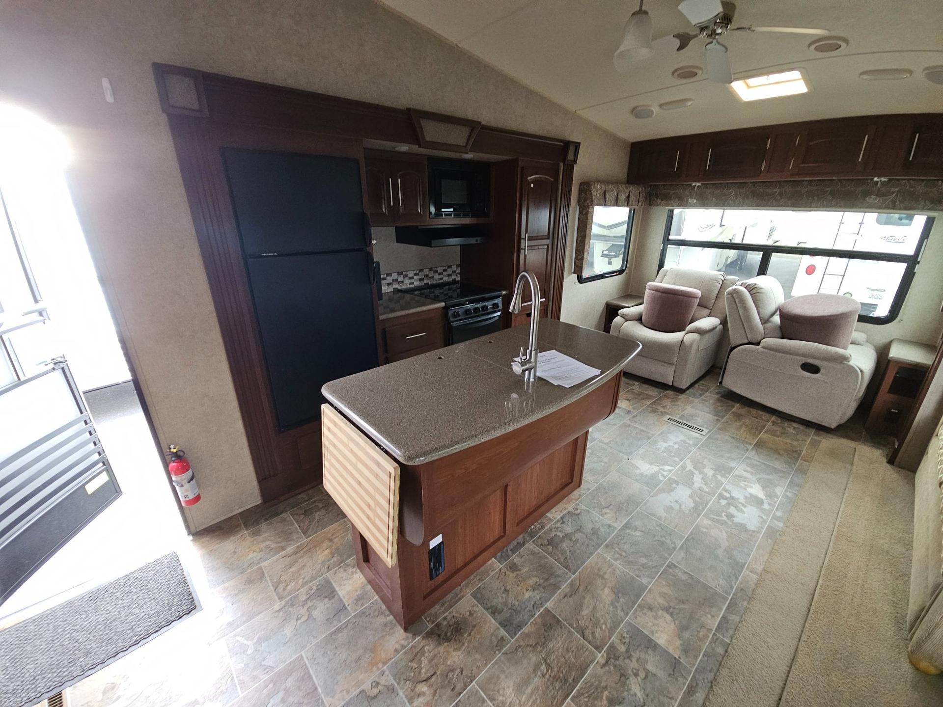 2015 Forest River RV 2015 Forest River RV Rockwood Signature Ultra Lite - thumbnail 6